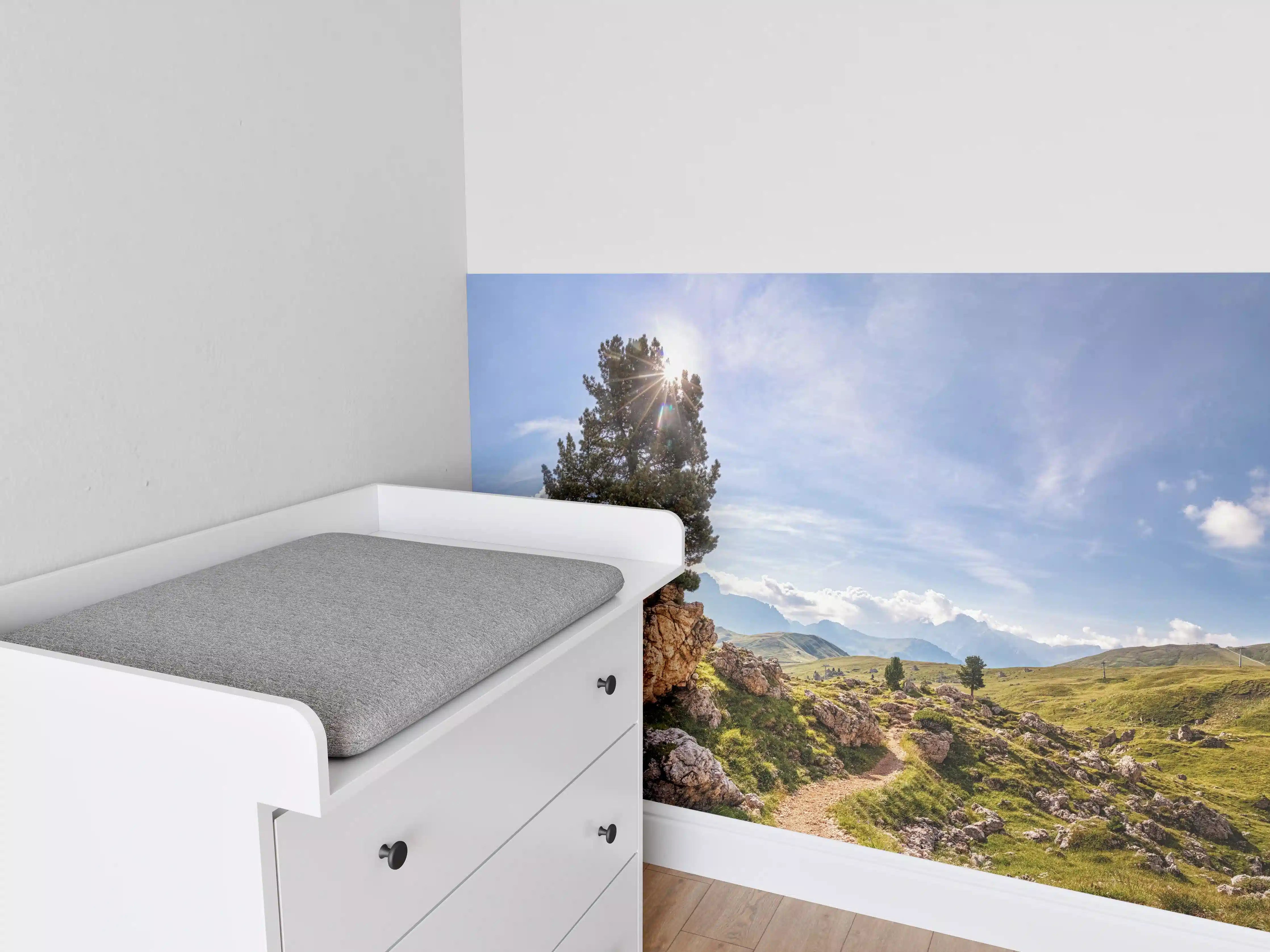 Babyzimmer Wandgestaltung - Schmaler Weg um den Langkofel