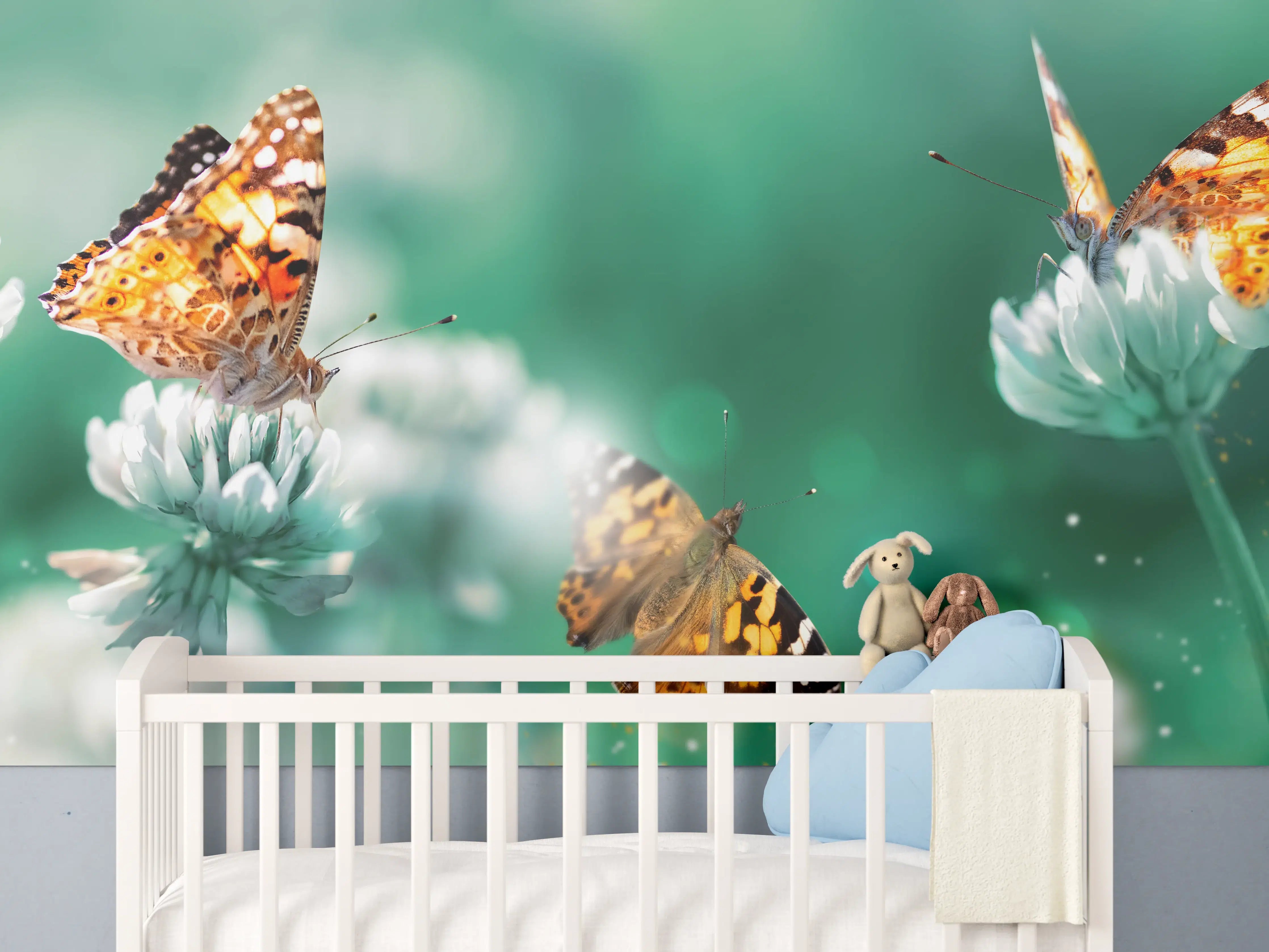 Babyzimmer Wandgestaltung - Schmetterling auf Weißkleeblüten