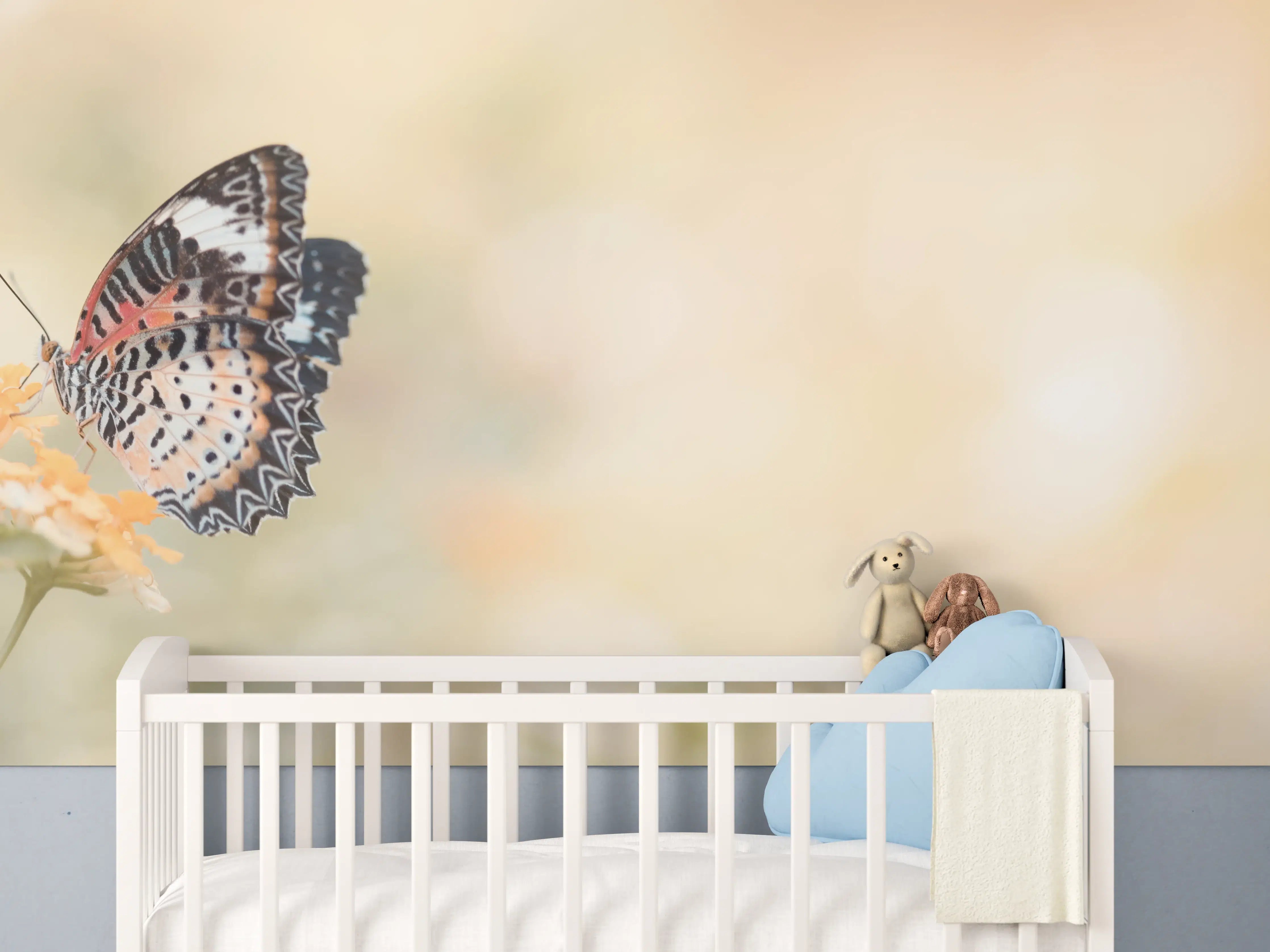 Babyzimmer Wandgestaltung - Schmetterling auf eine orangene Blume