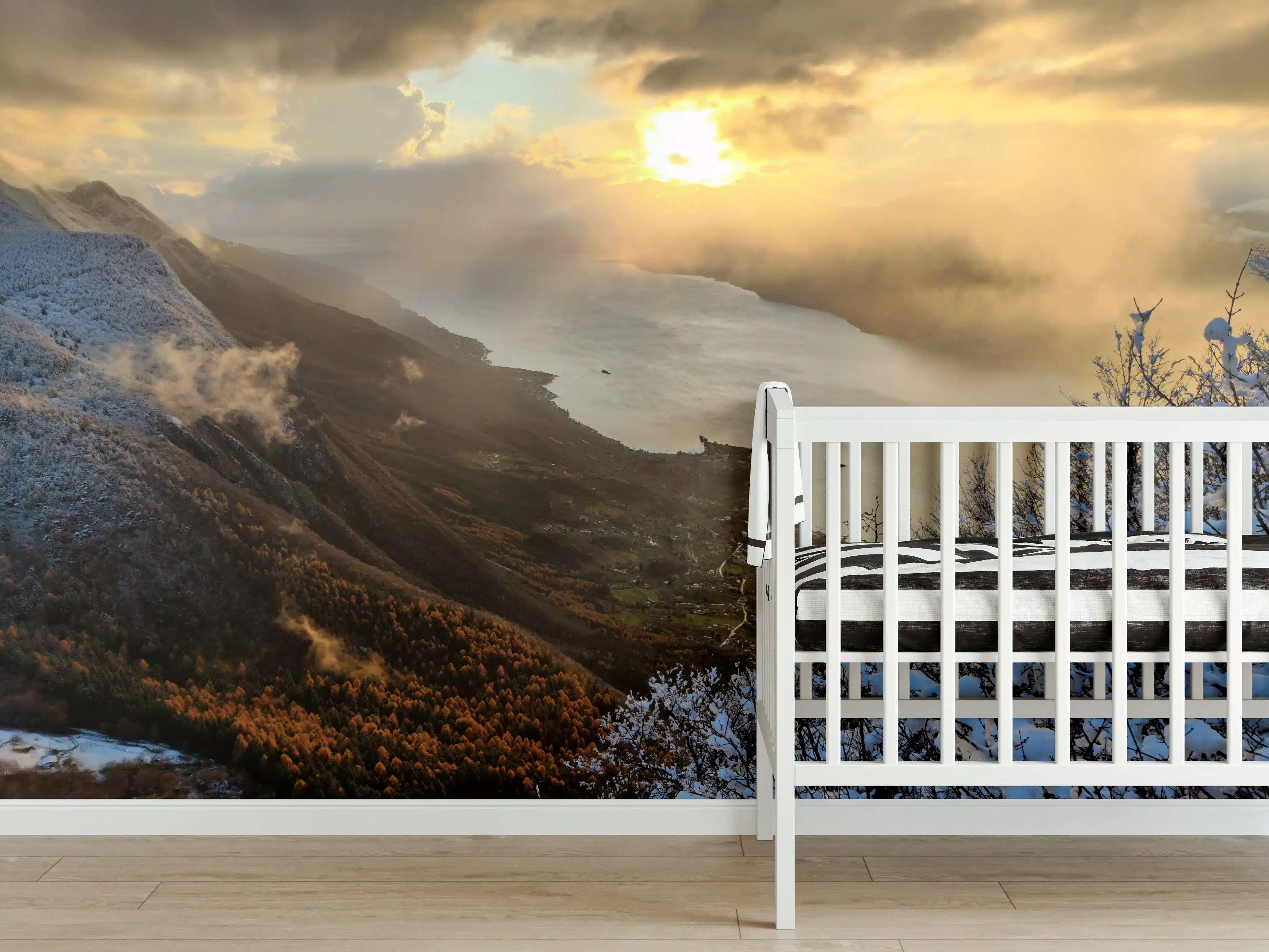 Babyzimmer Wandgestaltung - Schneelandschaft am Gardasee