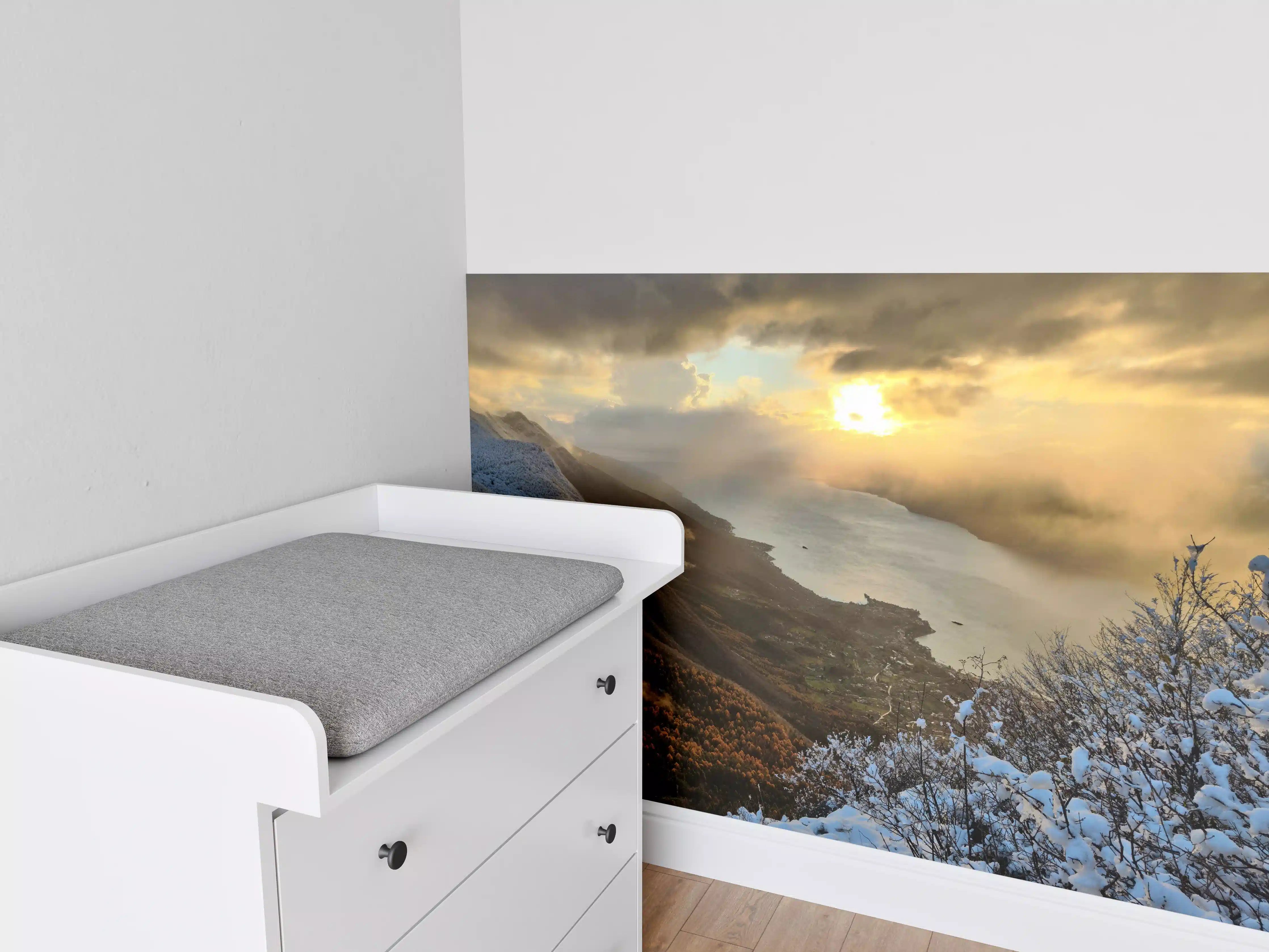 Babyzimmer Wandgestaltung - Schneelandschaft am Gardasee