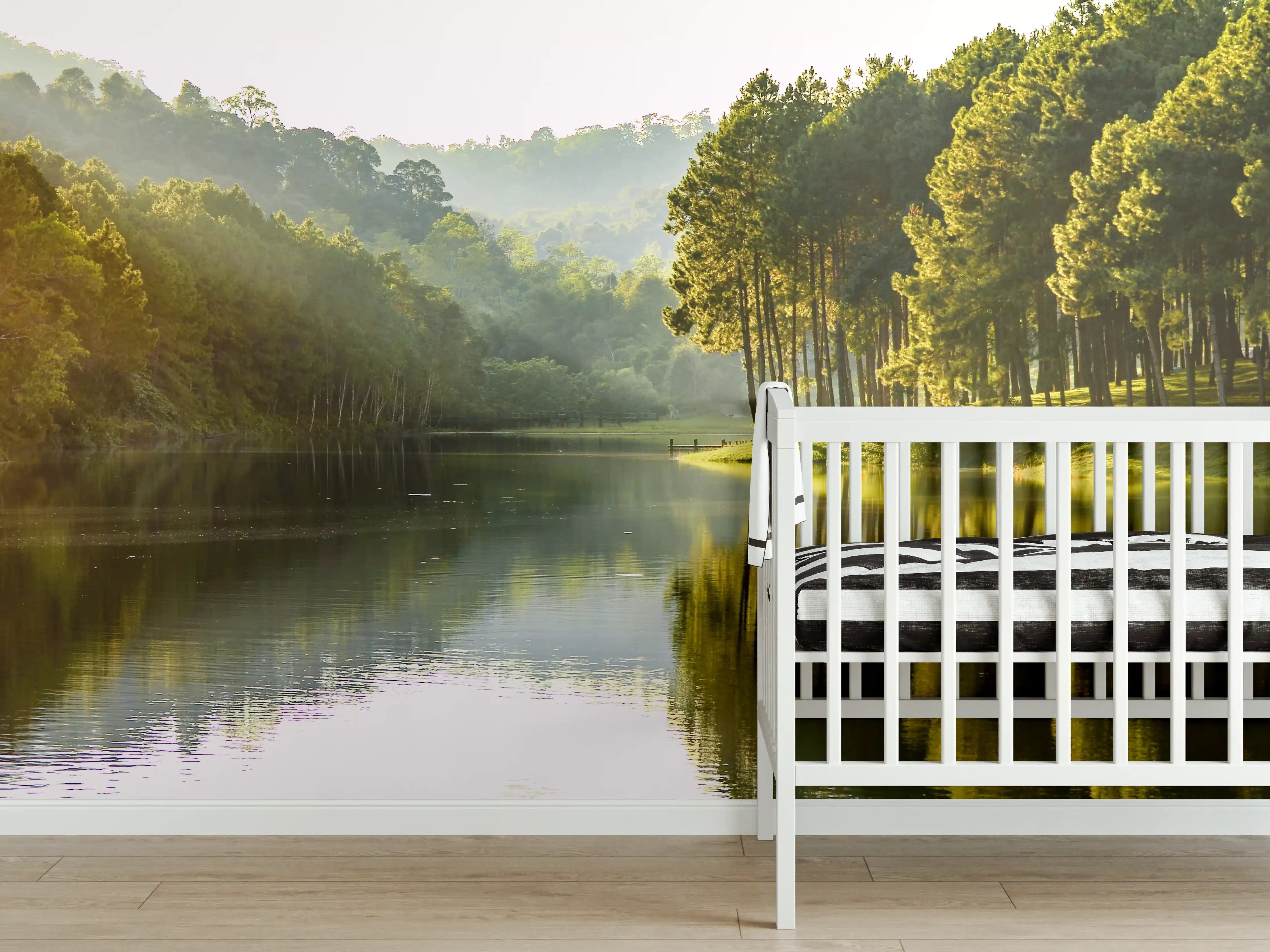 Babyzimmer Wandgestaltung - Schöne Seelandschaft mit Kiefernwald