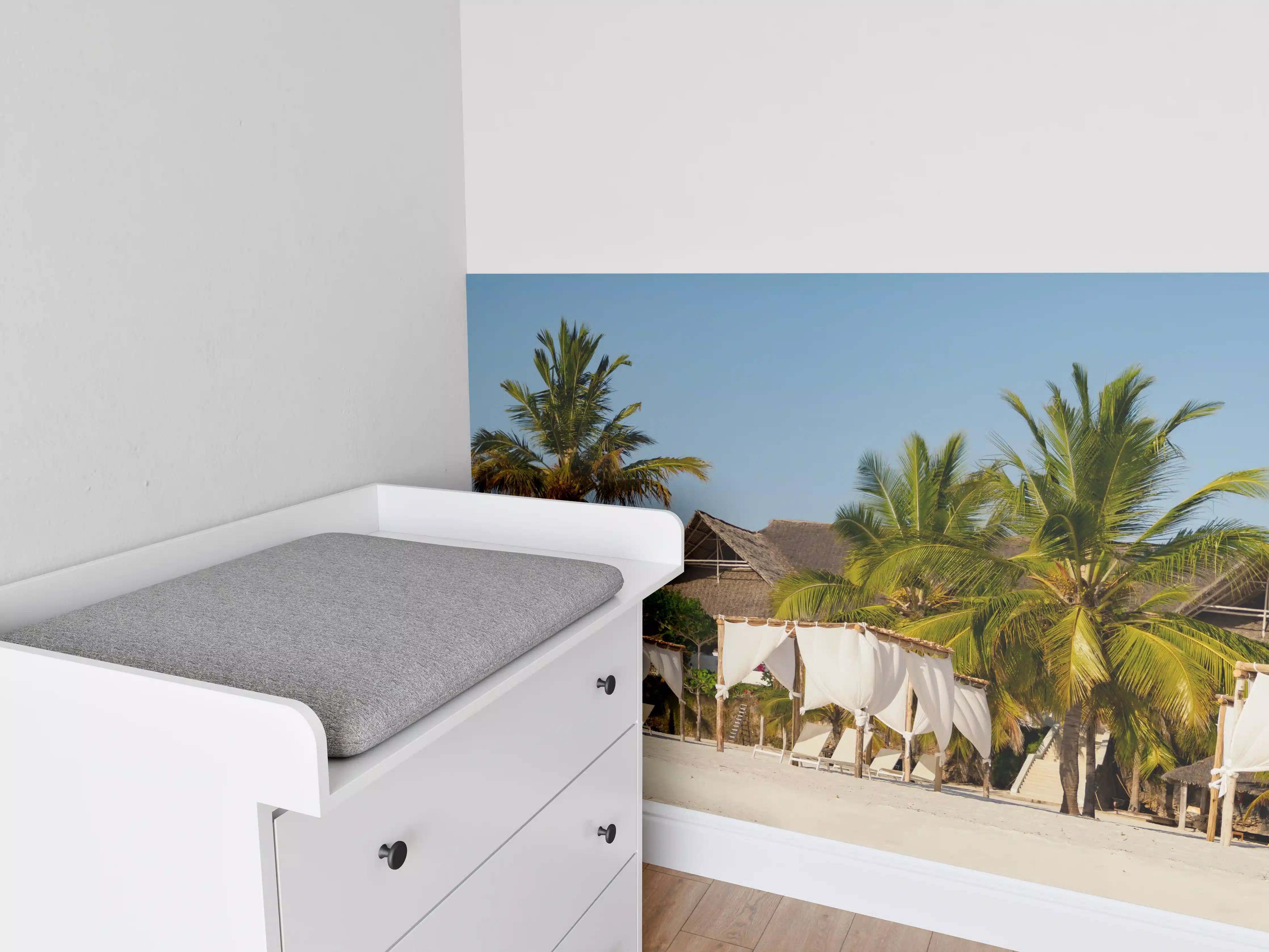 Babyzimmer Wandgestaltung - Schöner Strand mit Liegen