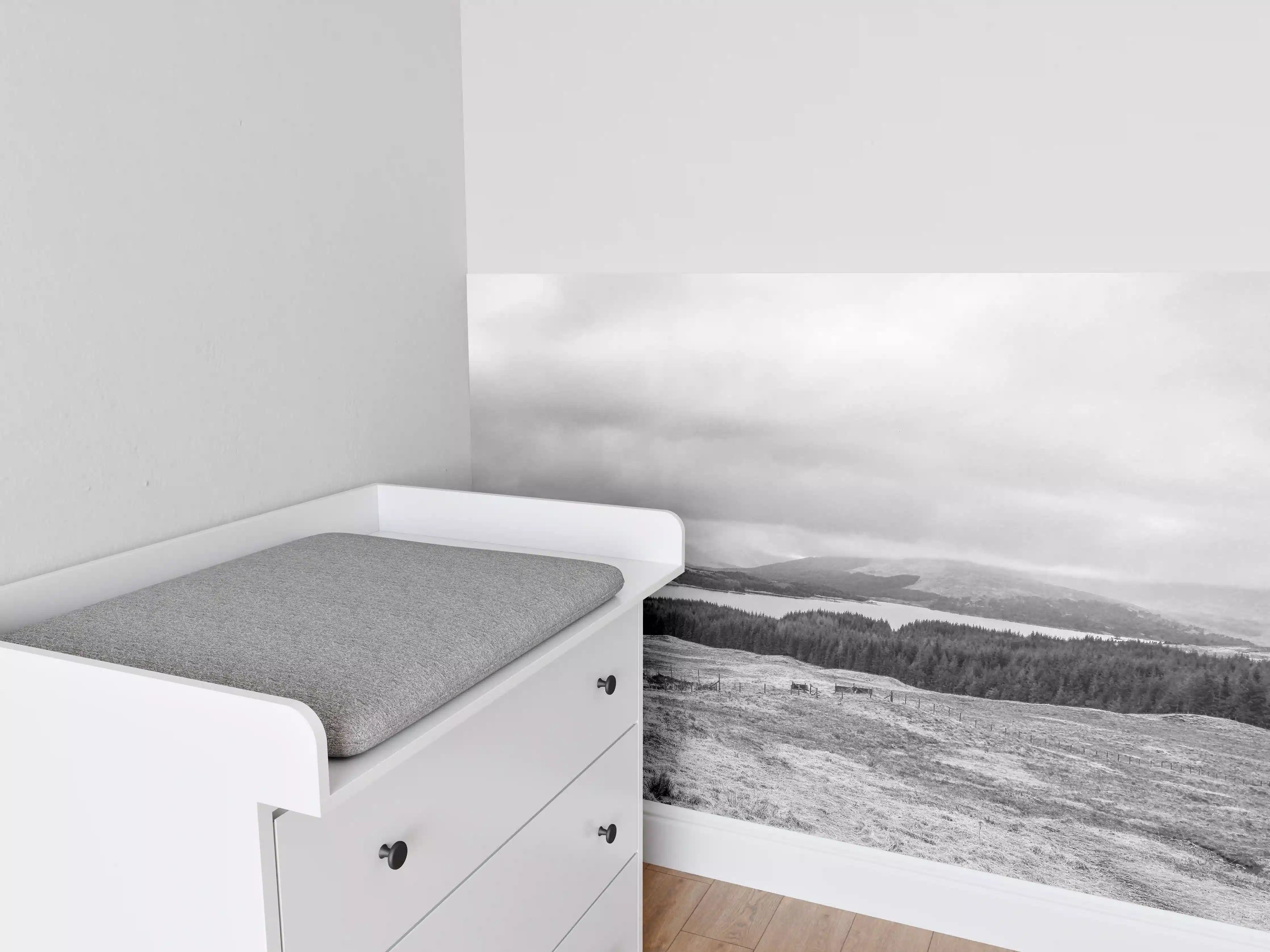 Babyzimmer Wandgestaltung - Schottische Highlands Panorama BW