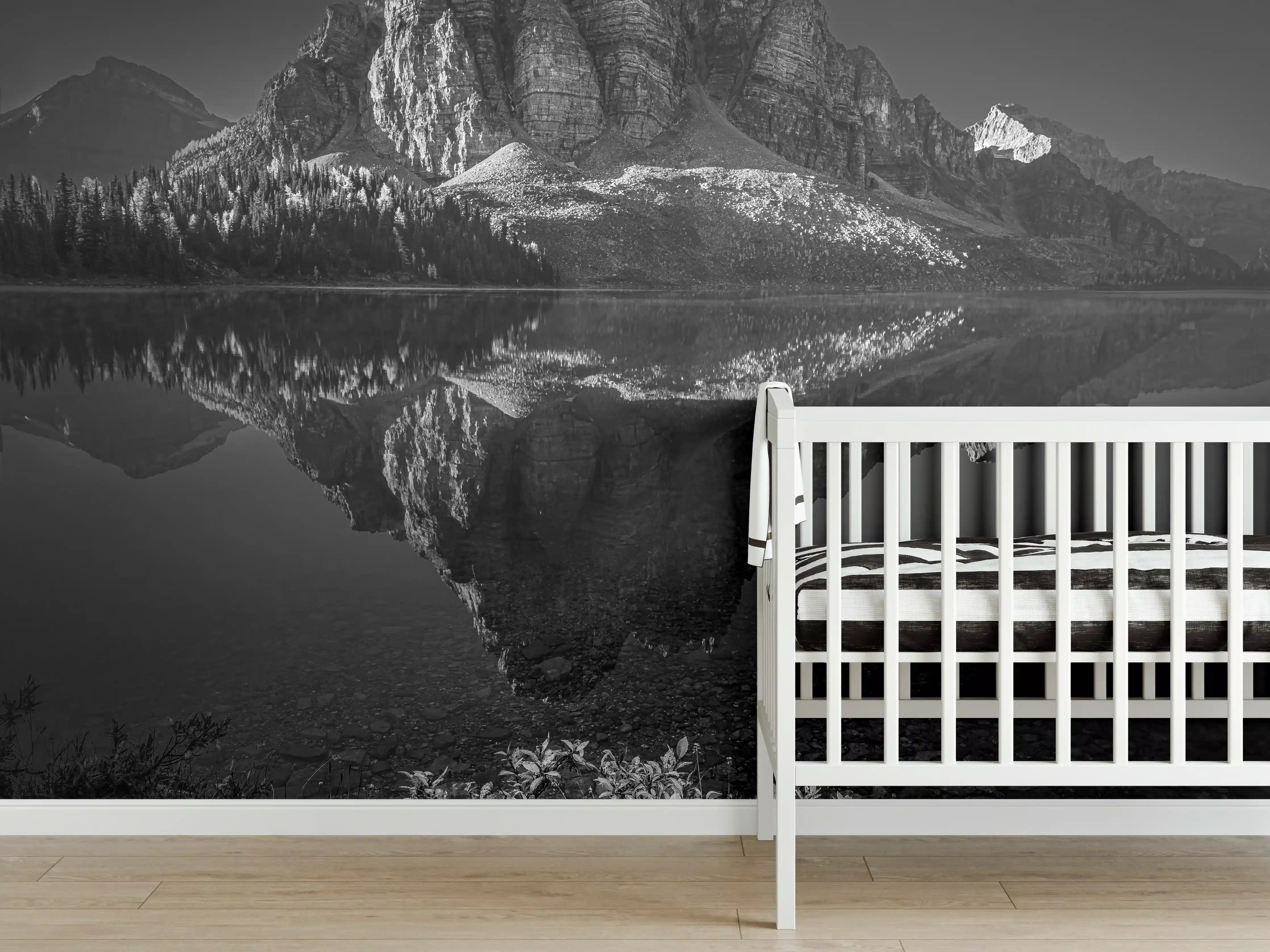 Babyzimmer Wandgestaltung - Schwarz-Weiß Gebirgsreflexion