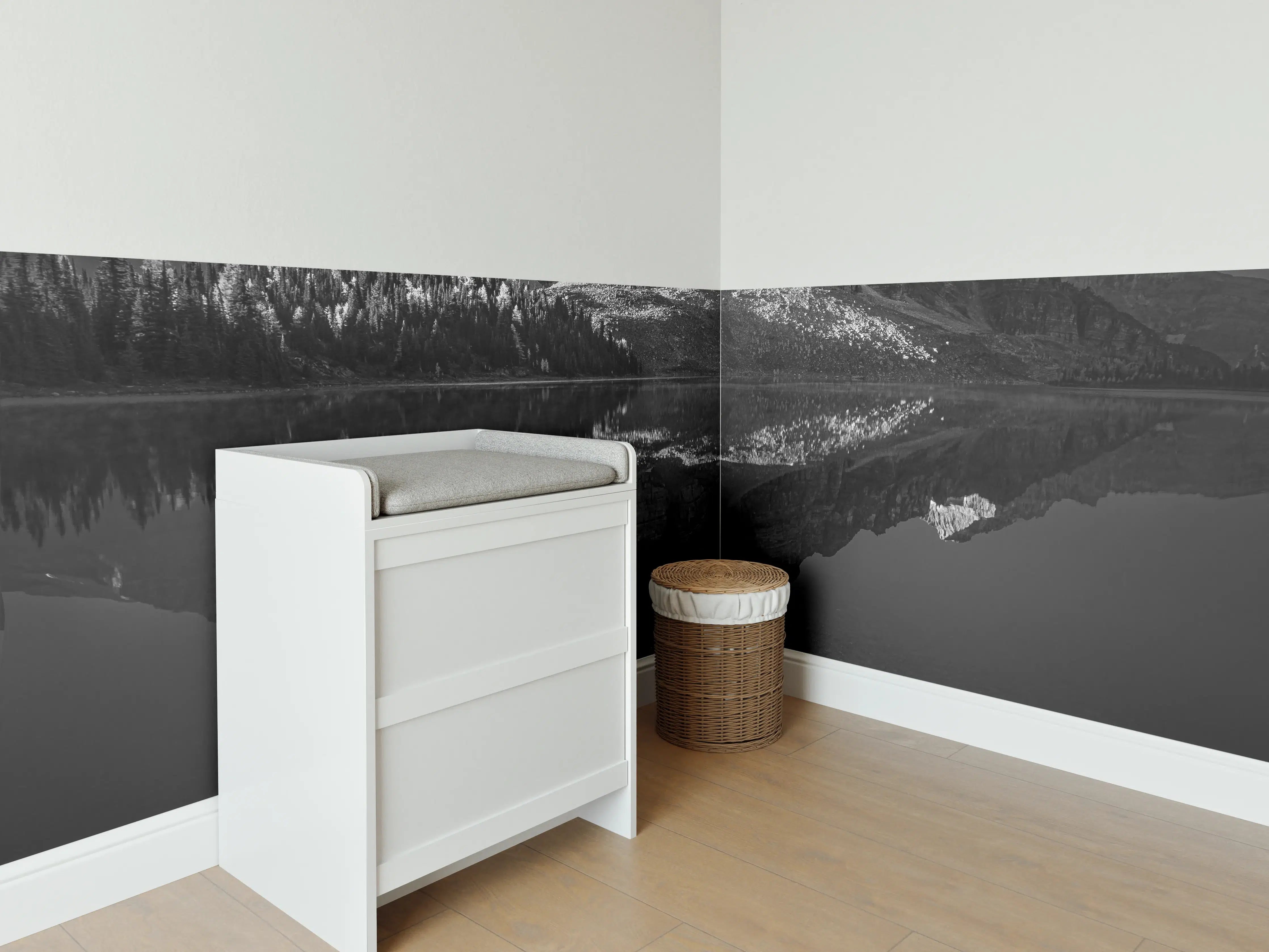 Babyzimmer Wandgestaltung - Schwarz-Weiß Gebirgsreflexion