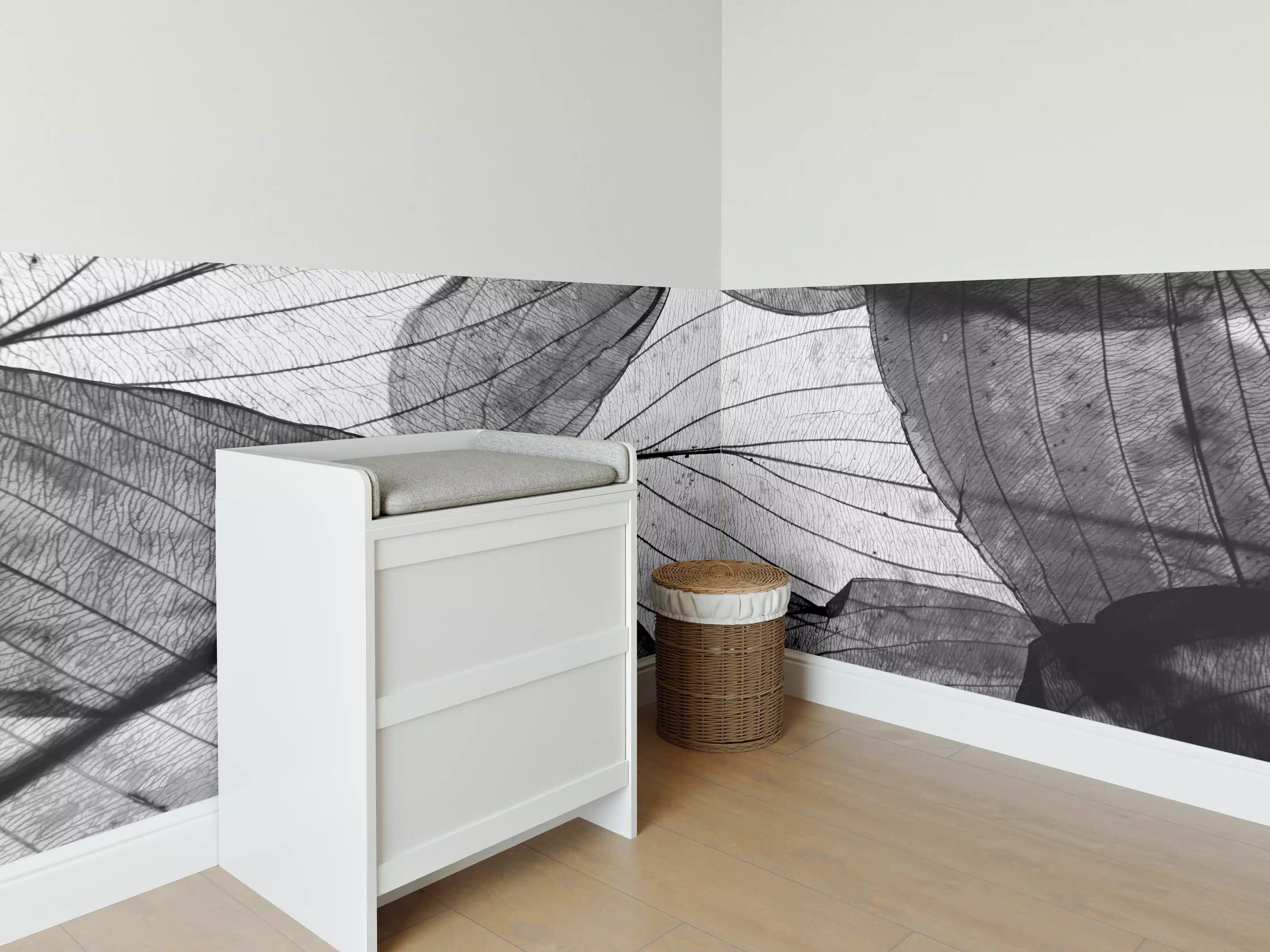 Babyzimmer Wandgestaltung - Schwarz-Weiß Herbstlaub Textur
