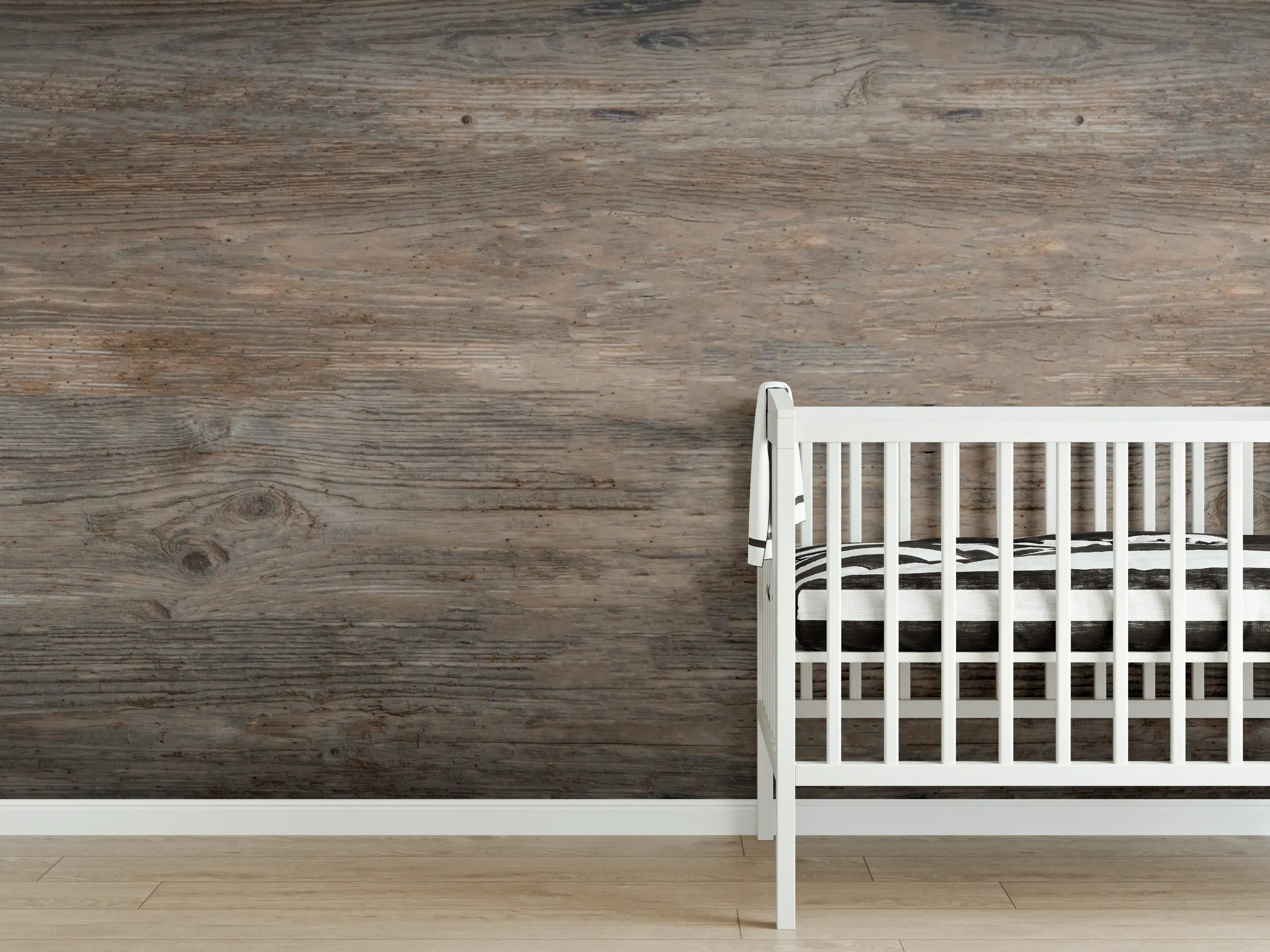 Babyzimmer Wandgestaltung - Schwarz-braune Holzplatte