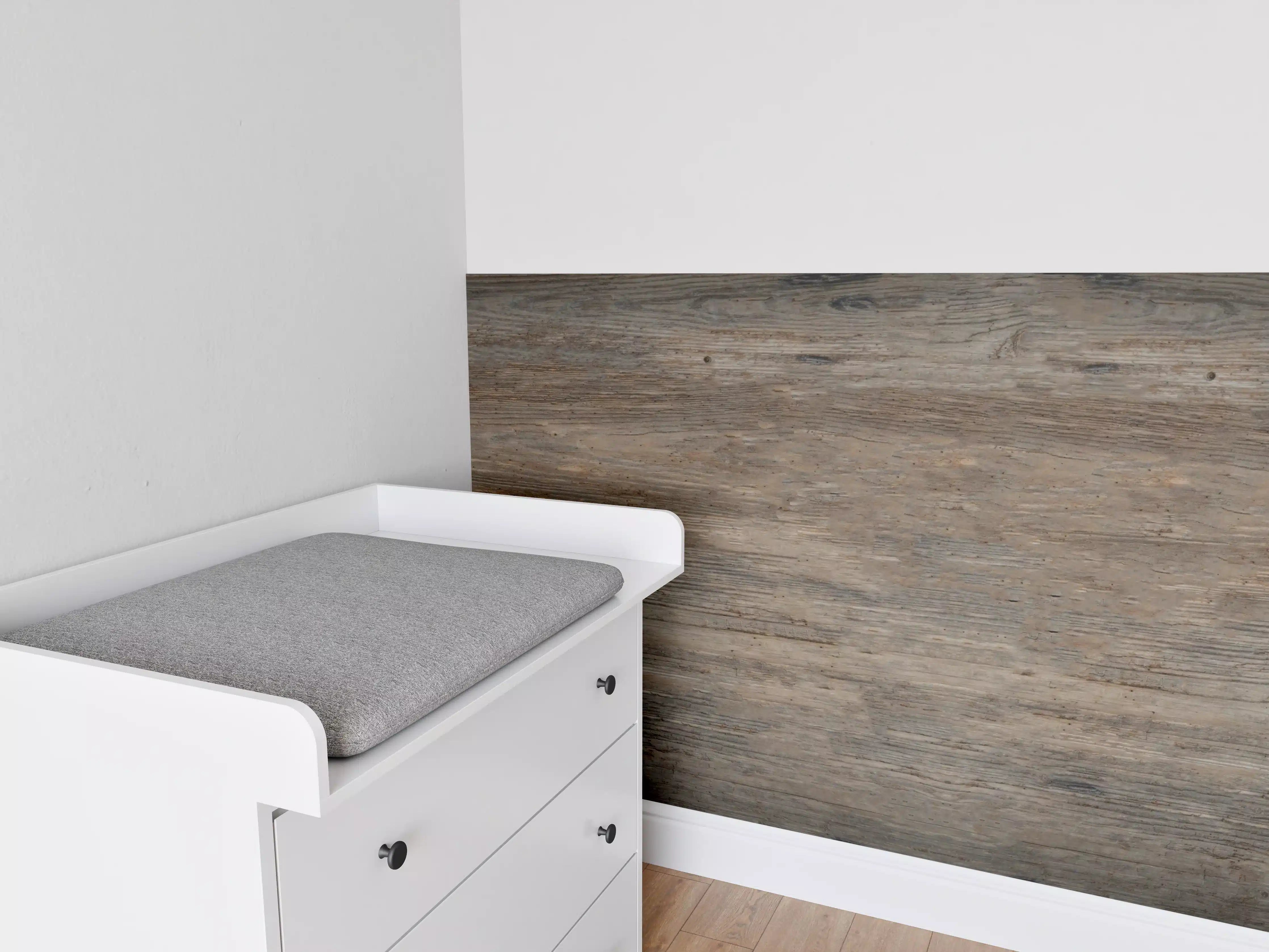 Babyzimmer Wandgestaltung - Schwarz-braune Holzplatte
