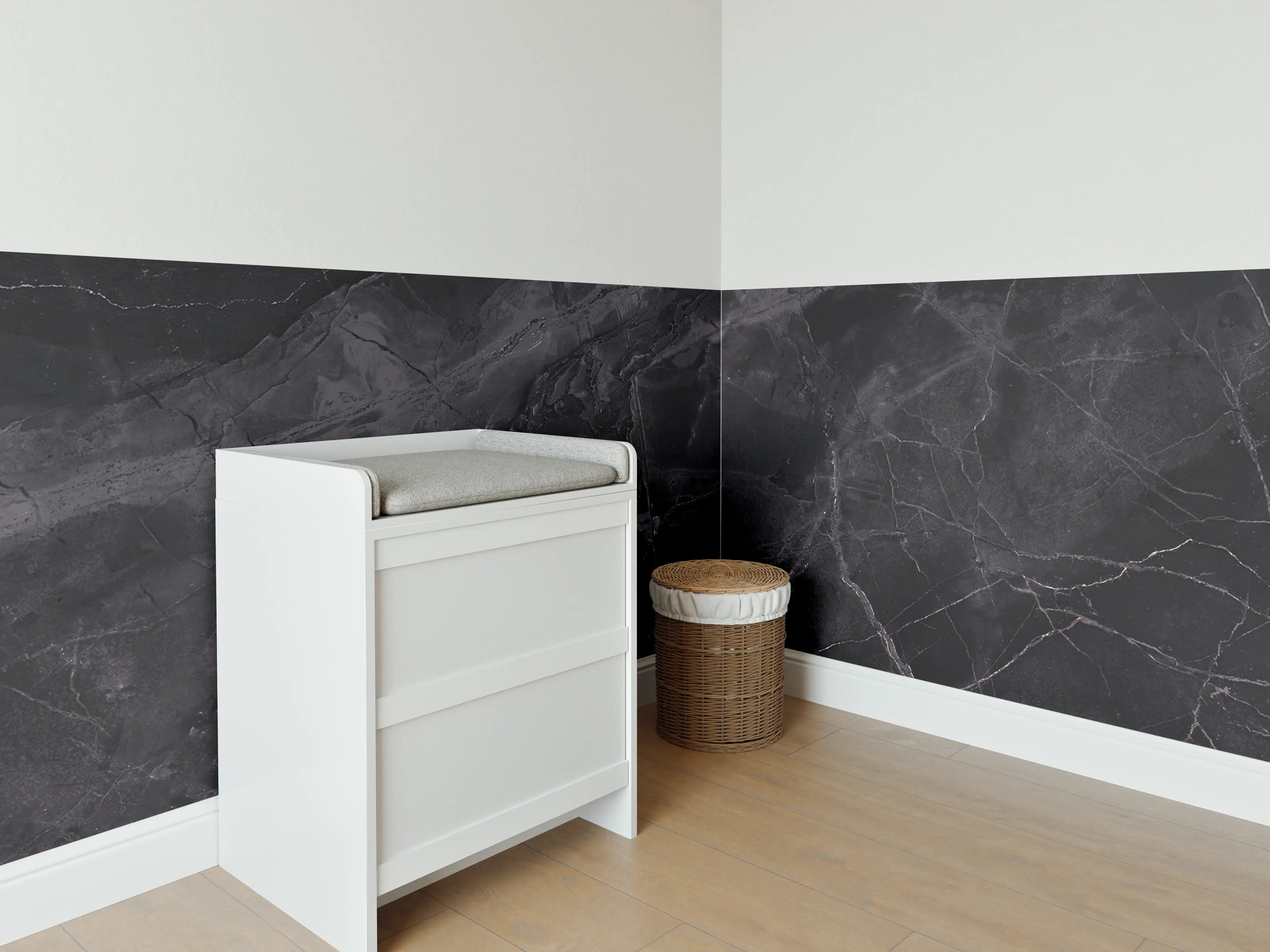 Babyzimmer Wandgestaltung - Schwarz-grauer Marmor