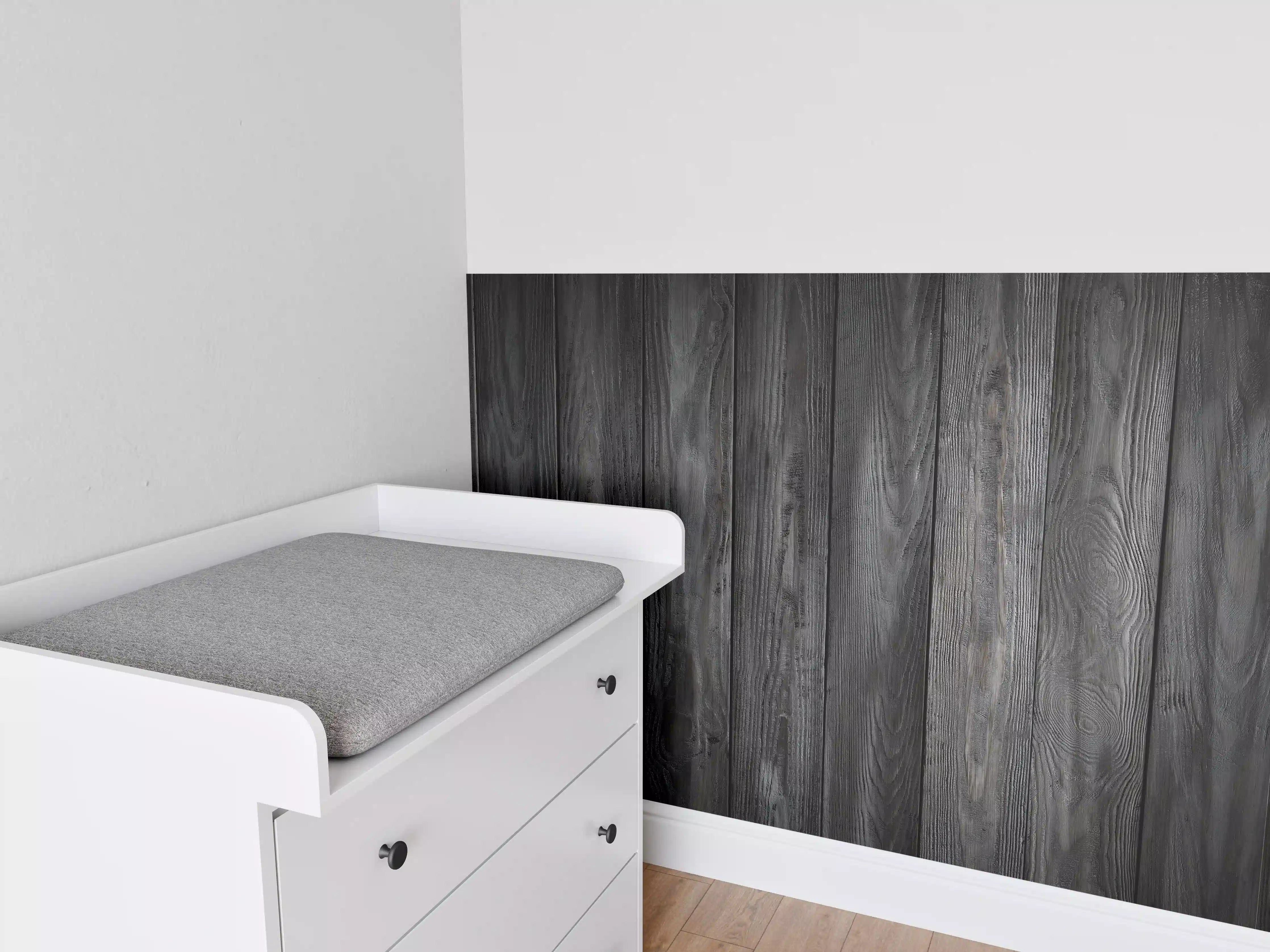 Babyzimmer Wandgestaltung - Schwarz lackierte Holzbretter