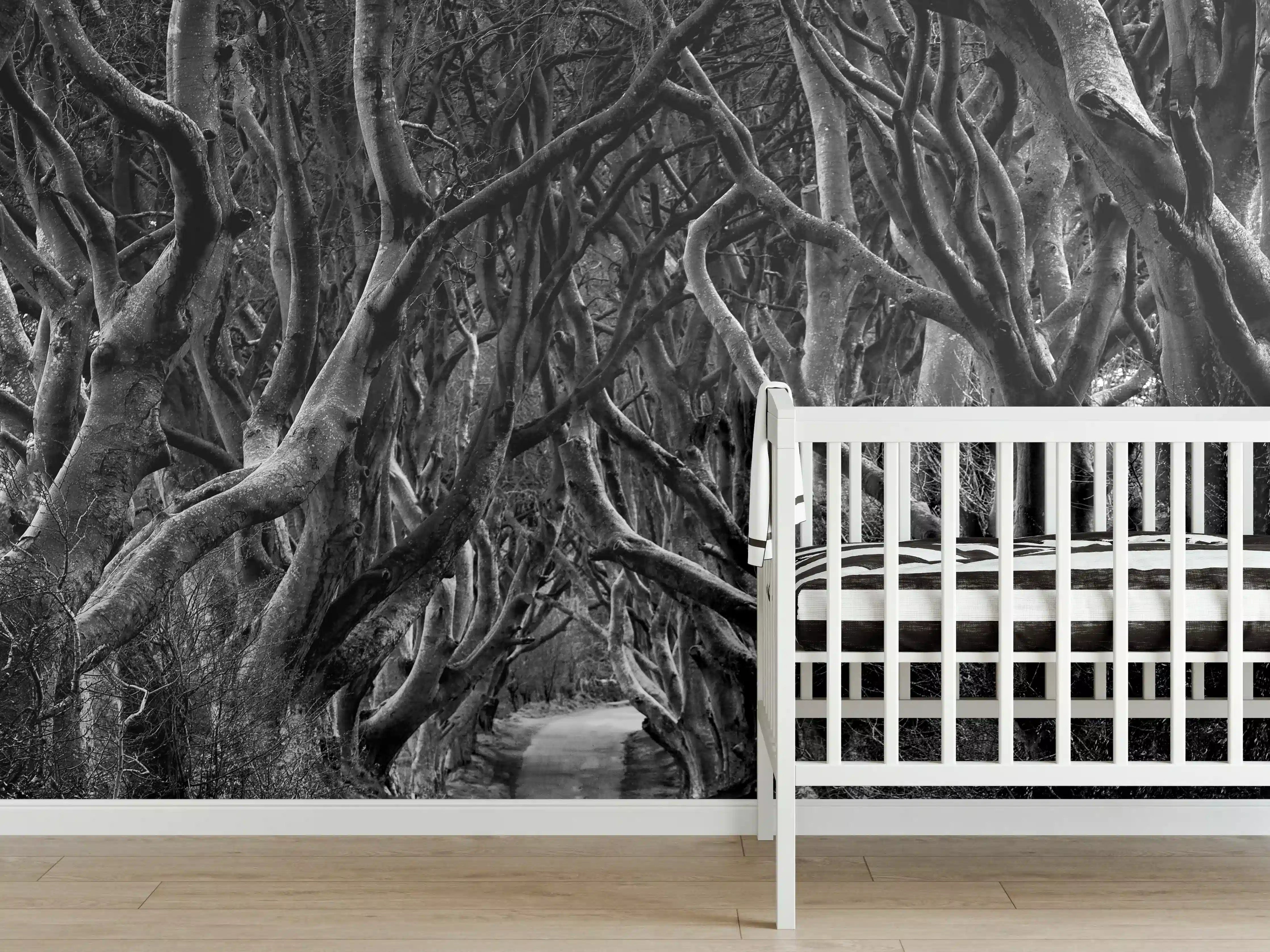 Babyzimmer Wandgestaltung - Schwarz, weißer Waldweg