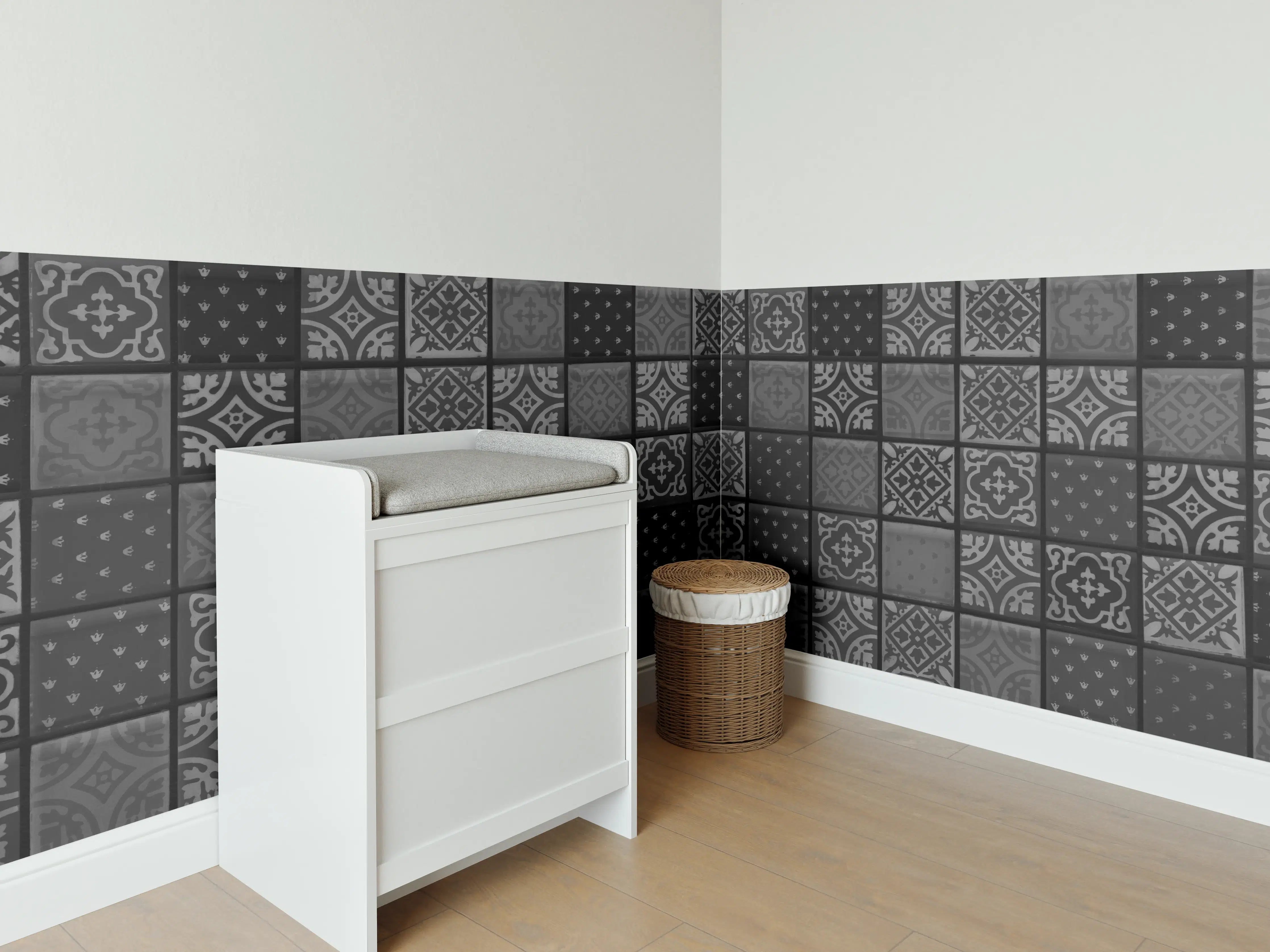 Babyzimmer Wandgestaltung - Schwarze anthrazit Fliesen