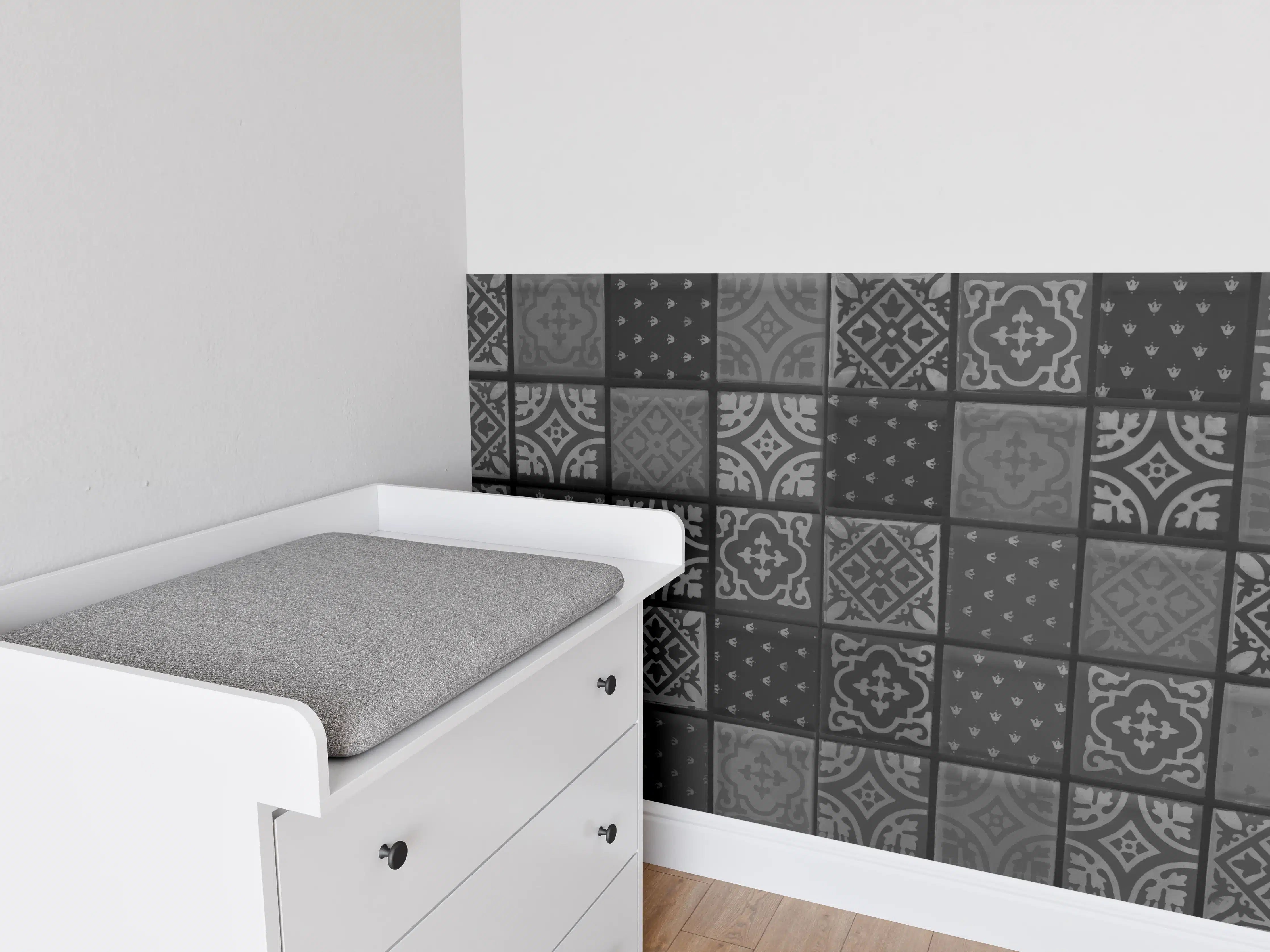 Babyzimmer Wandgestaltung - Schwarze anthrazit Fliesen