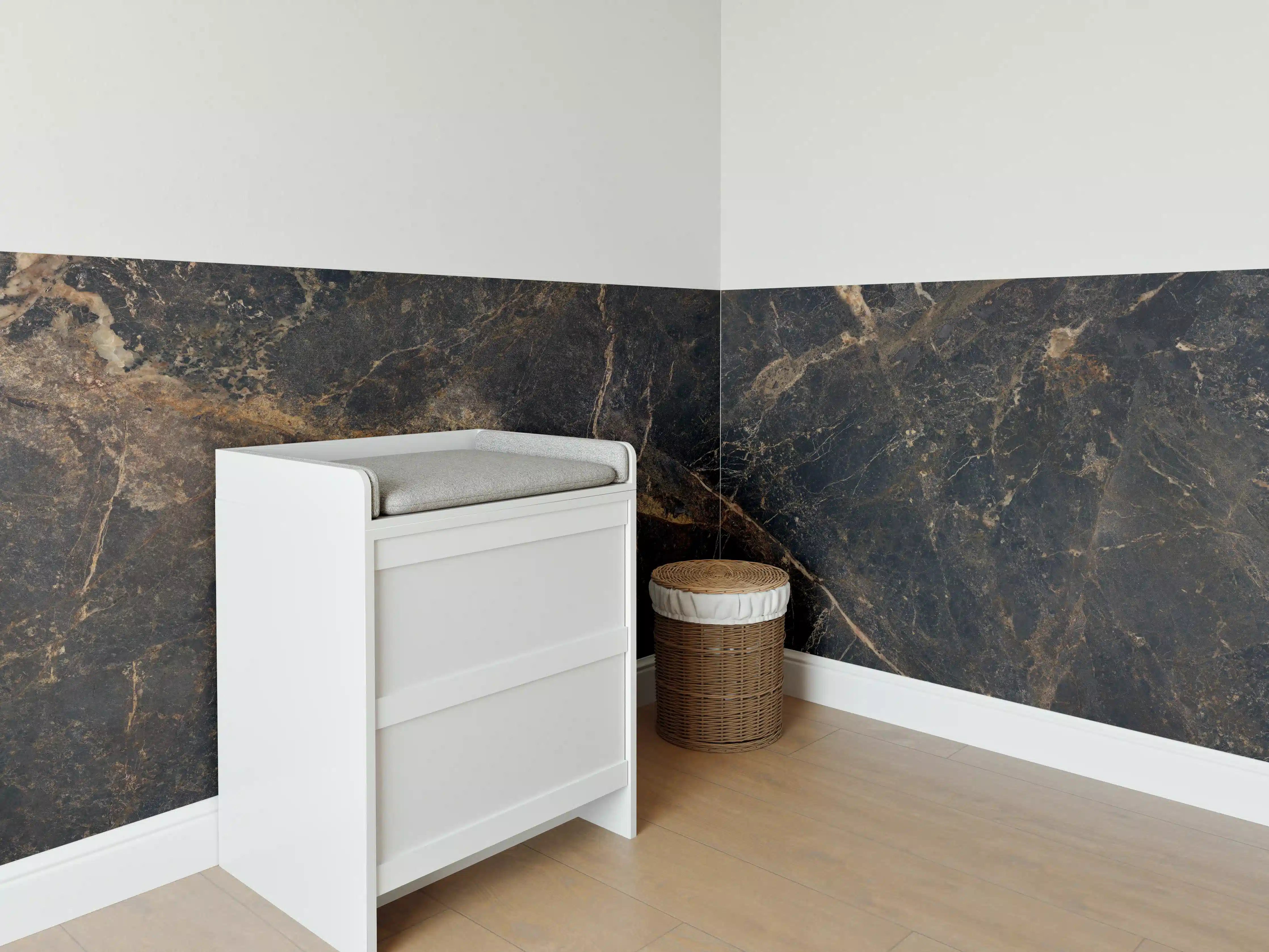 Babyzimmer Wandgestaltung - Schwarze edle Marmortextur