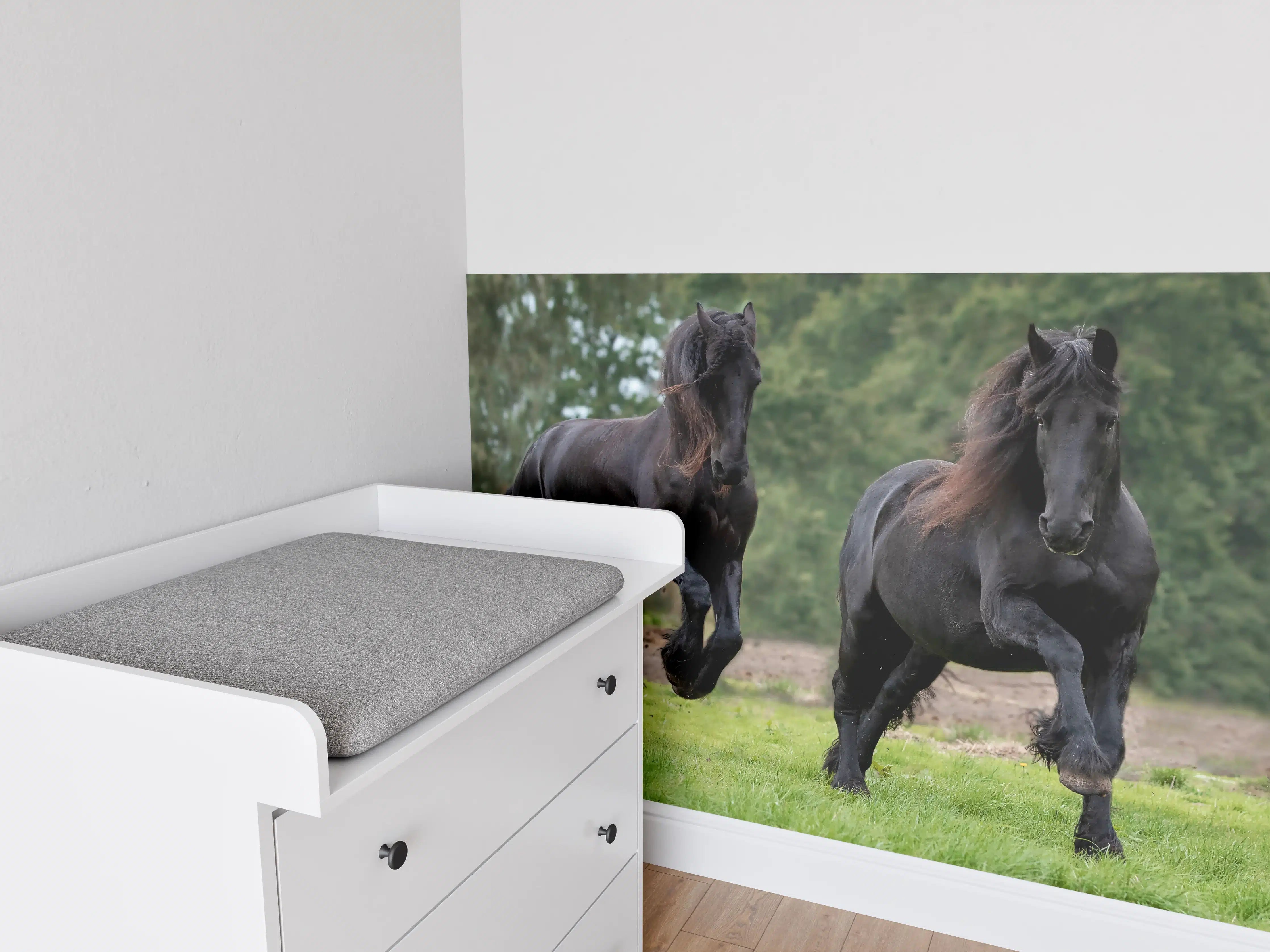 Babyzimmer Wandgestaltung - Schwarze prächtige Friesenpferde