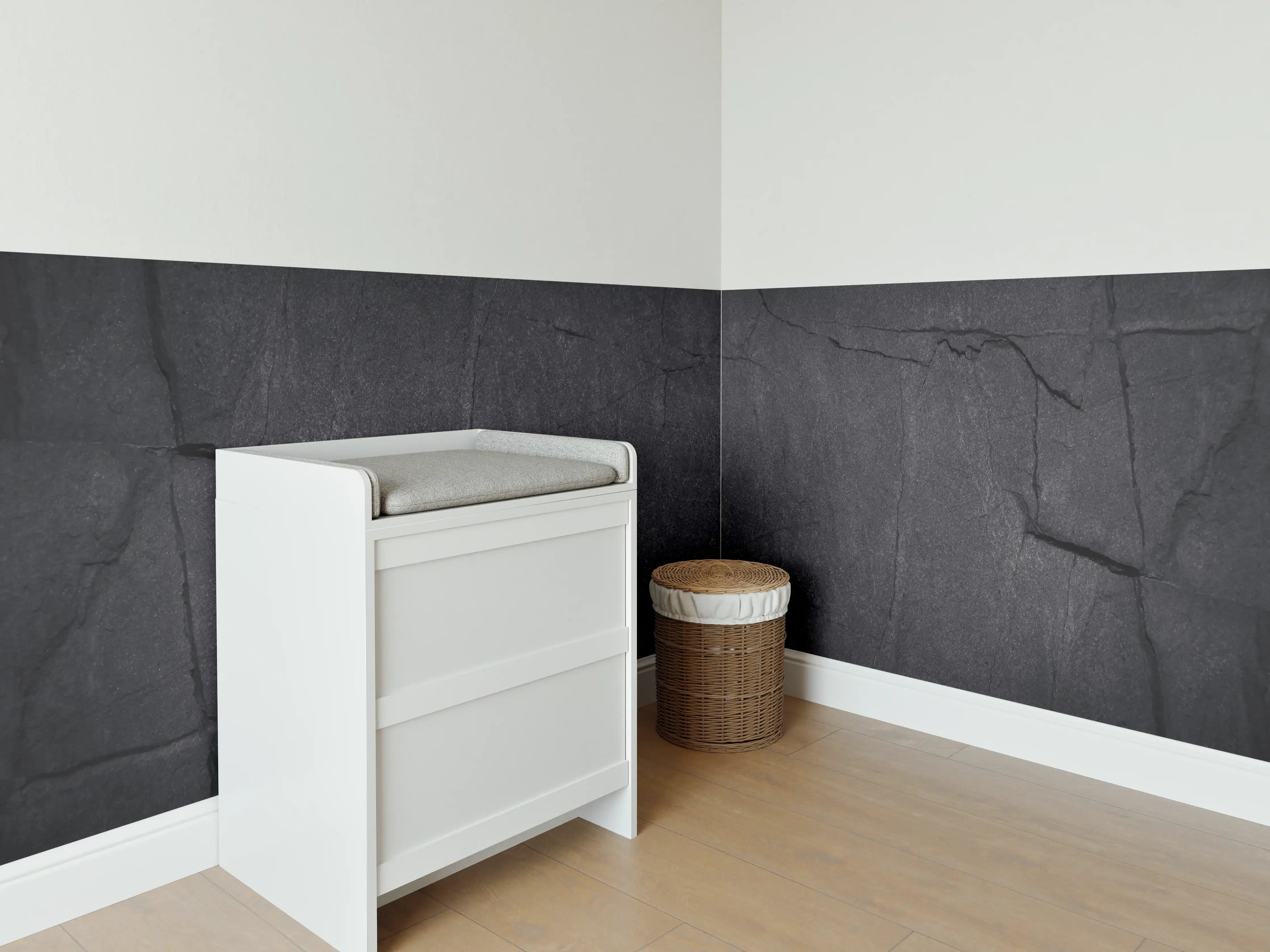 Babyzimmer Wandgestaltung - Schwarzes Felsgestein