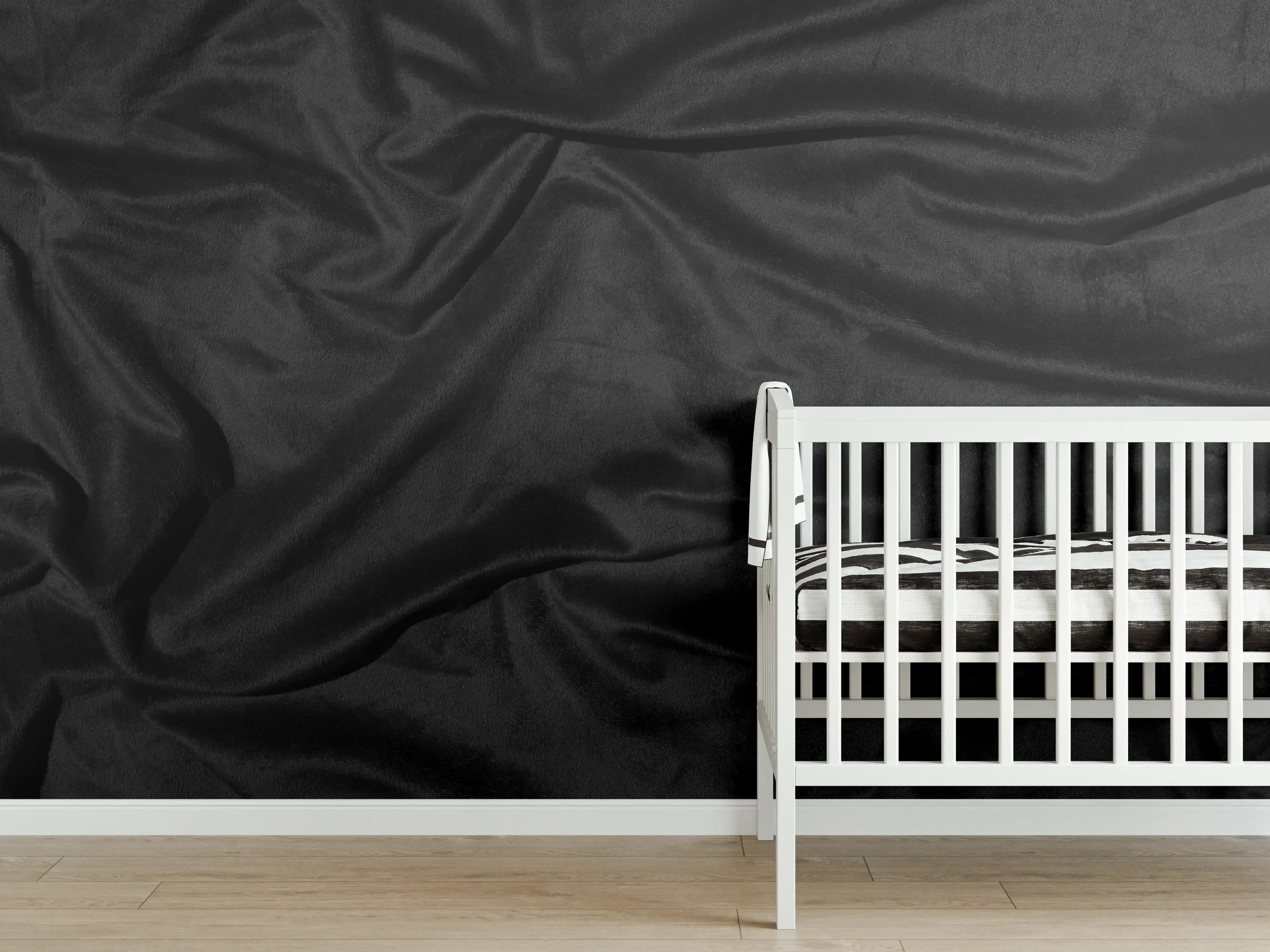 Babyzimmer Wandgestaltung - Schwarzes Satin Seiden Tuch