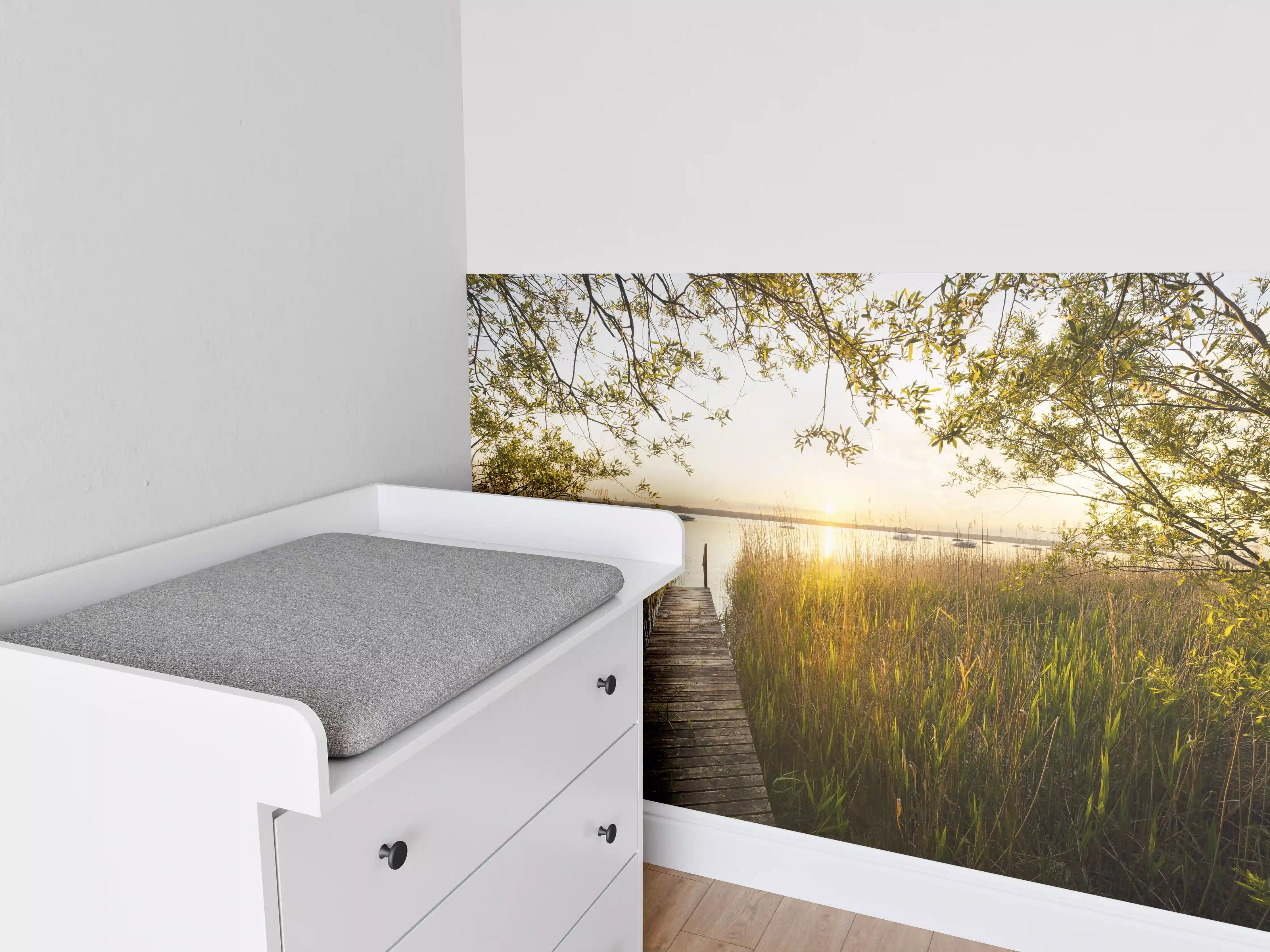 Babyzimmer Wandgestaltung - See in Bayern bei Sonnenuntergang