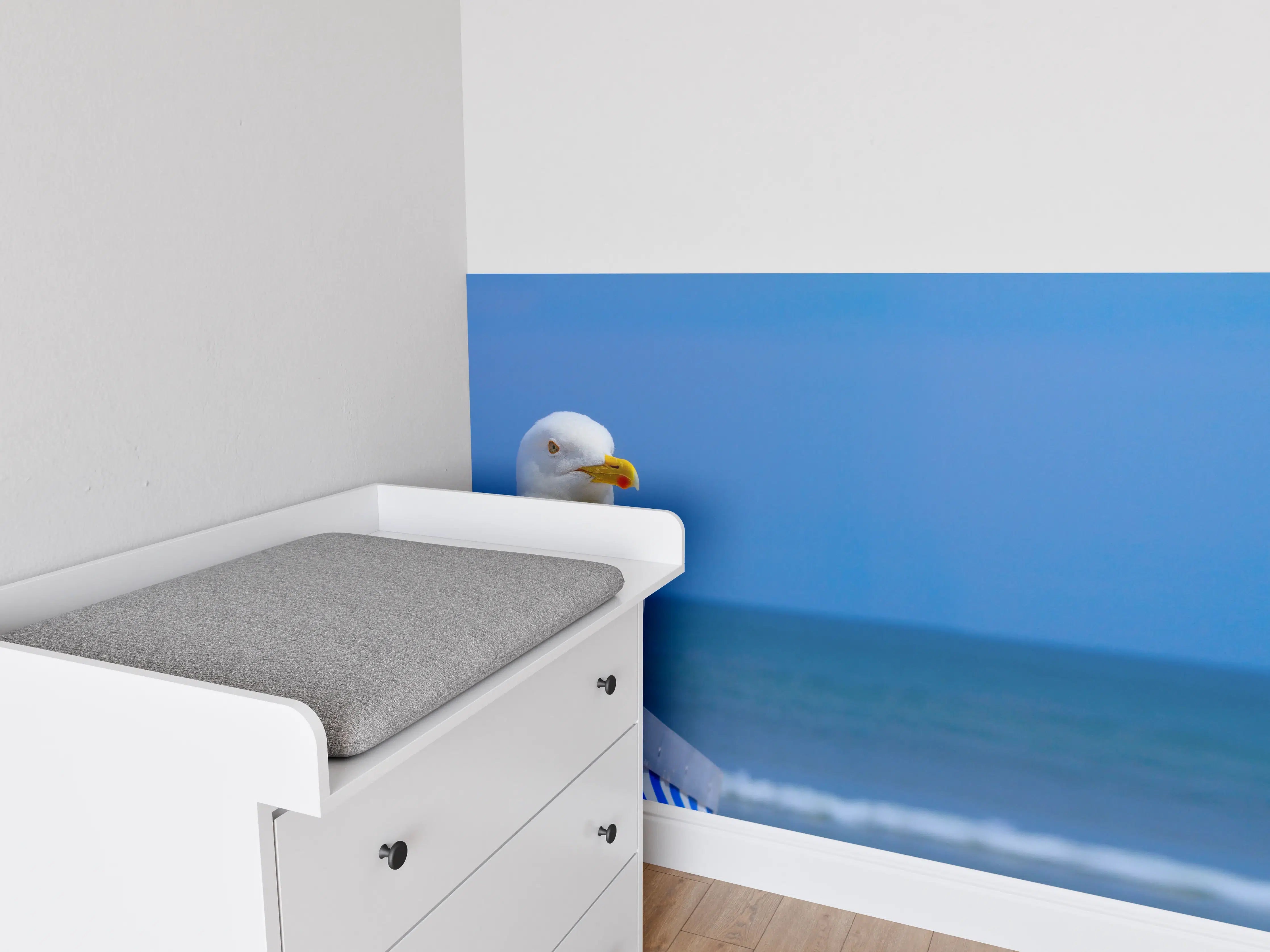 Babyzimmer Wandgestaltung - Seegull am Strand mit blauem Hintergrund