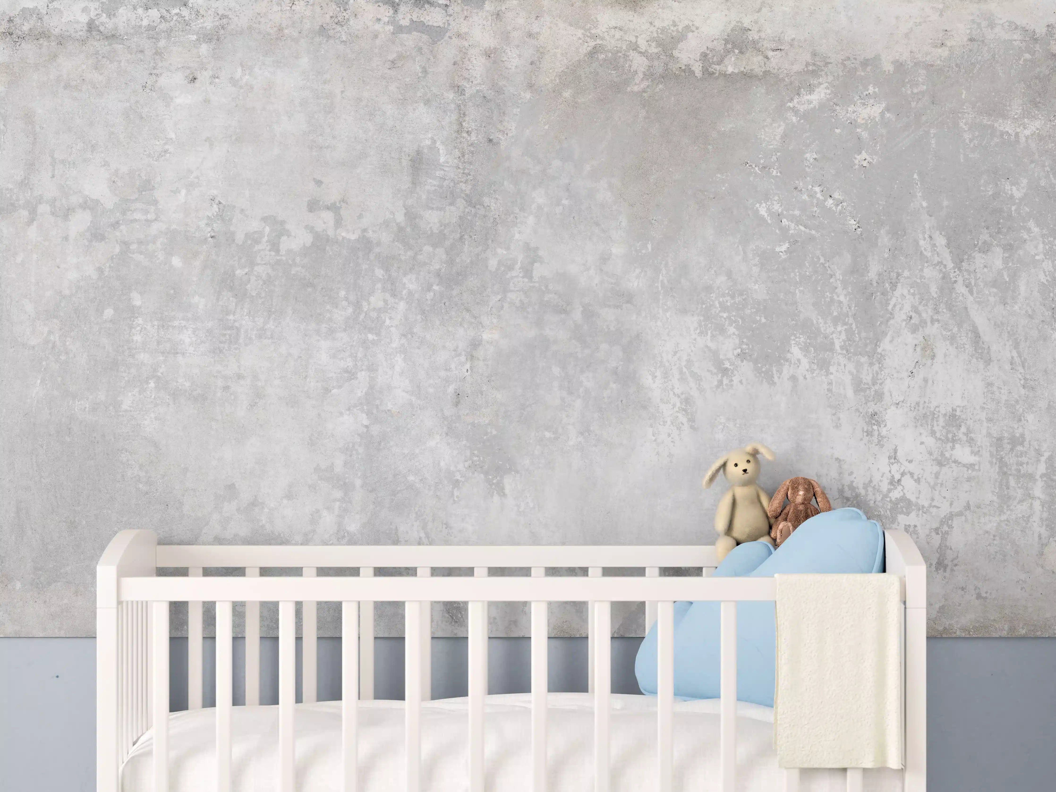 Babyzimmer Wandgestaltung - Silberne Betonstruktur im Weiß