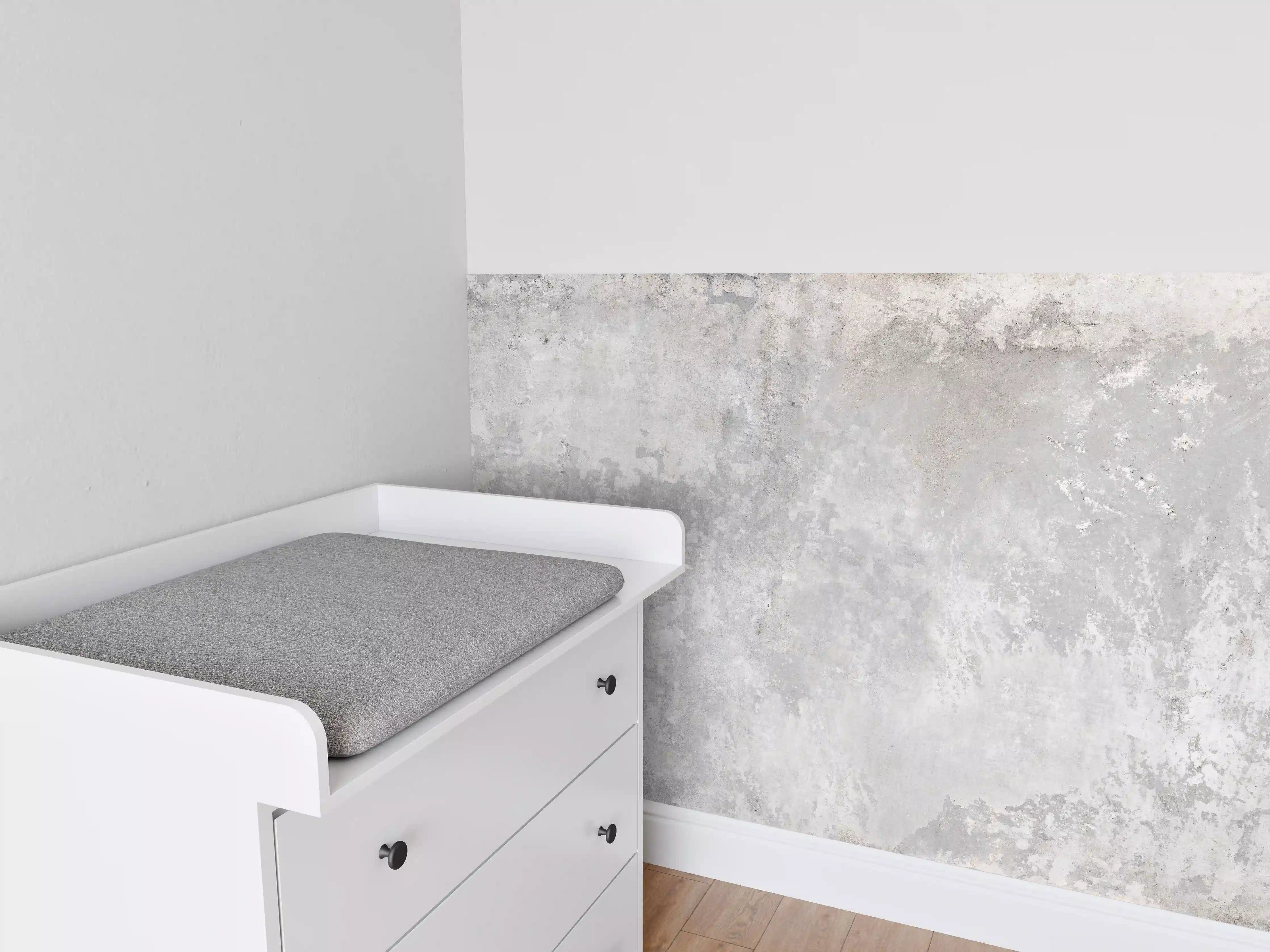 Babyzimmer Wandgestaltung - Silberne Betonstruktur im Weiß
