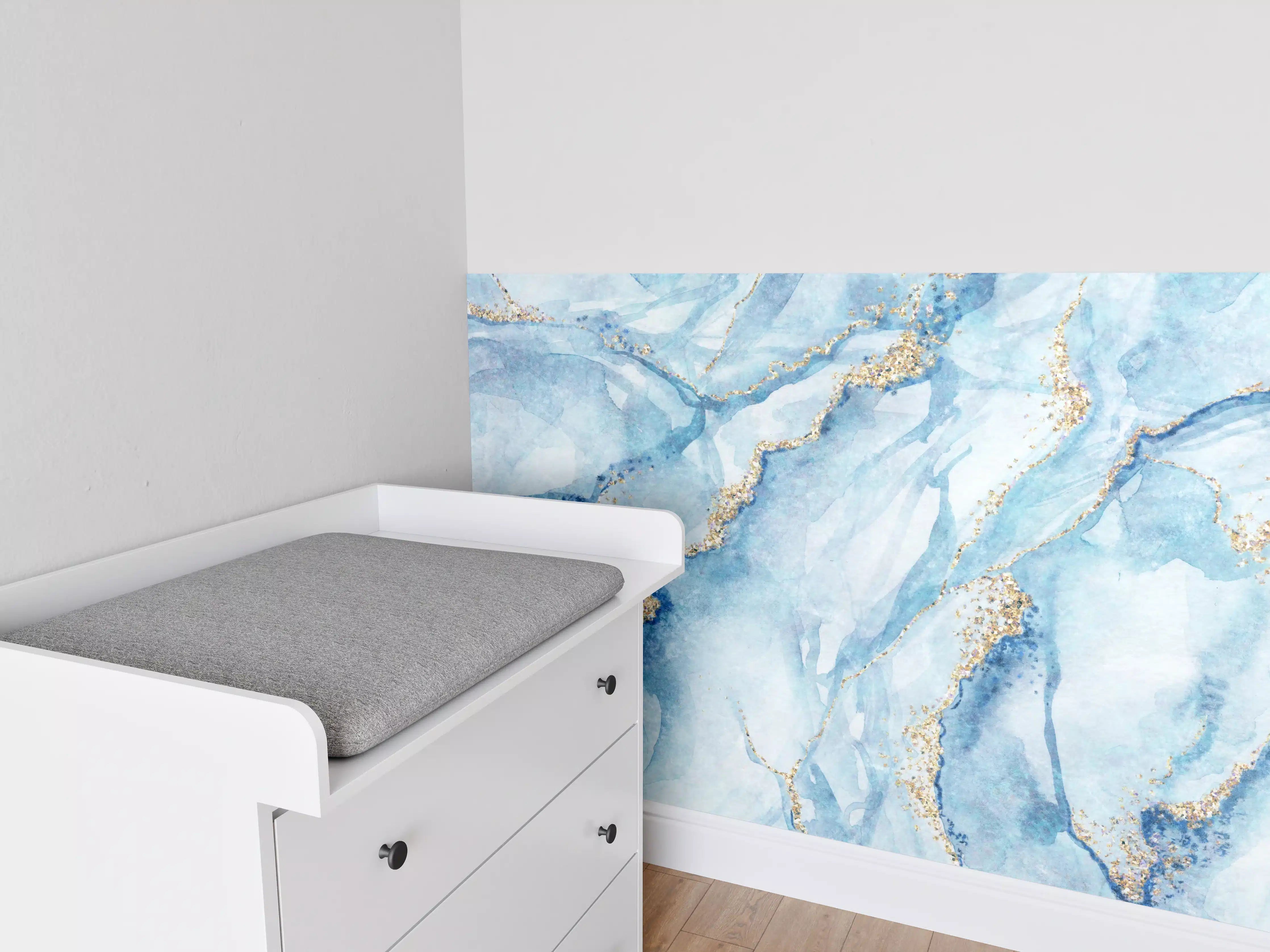 Babyzimmer Wandgestaltung - Silberner Marmor mit Goldschimmer