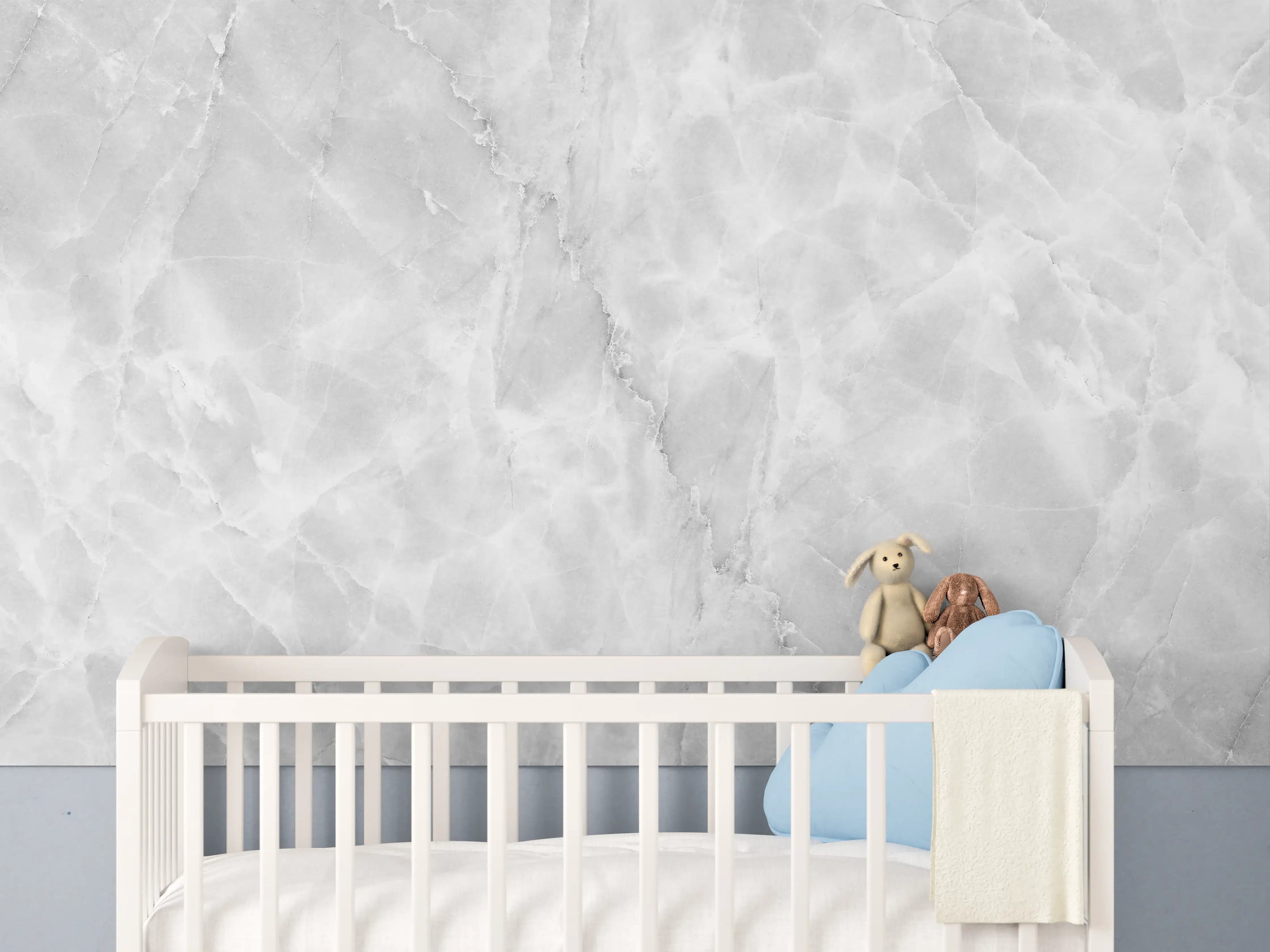 Babyzimmer Wandgestaltung - Silberner Marmor mit grauen Linien