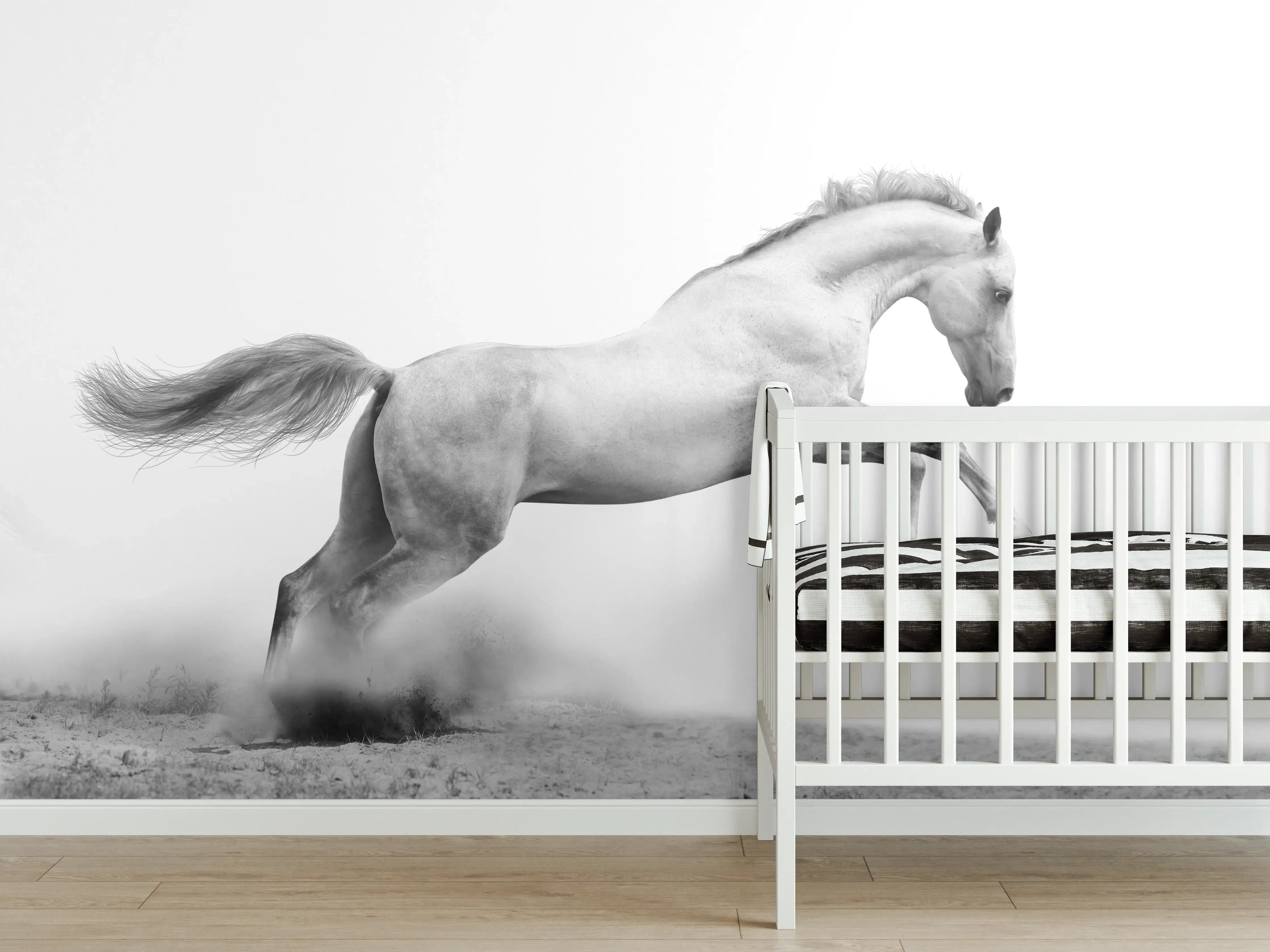 Babyzimmer Wandgestaltung - Silberweißes Pferd Dynamik
