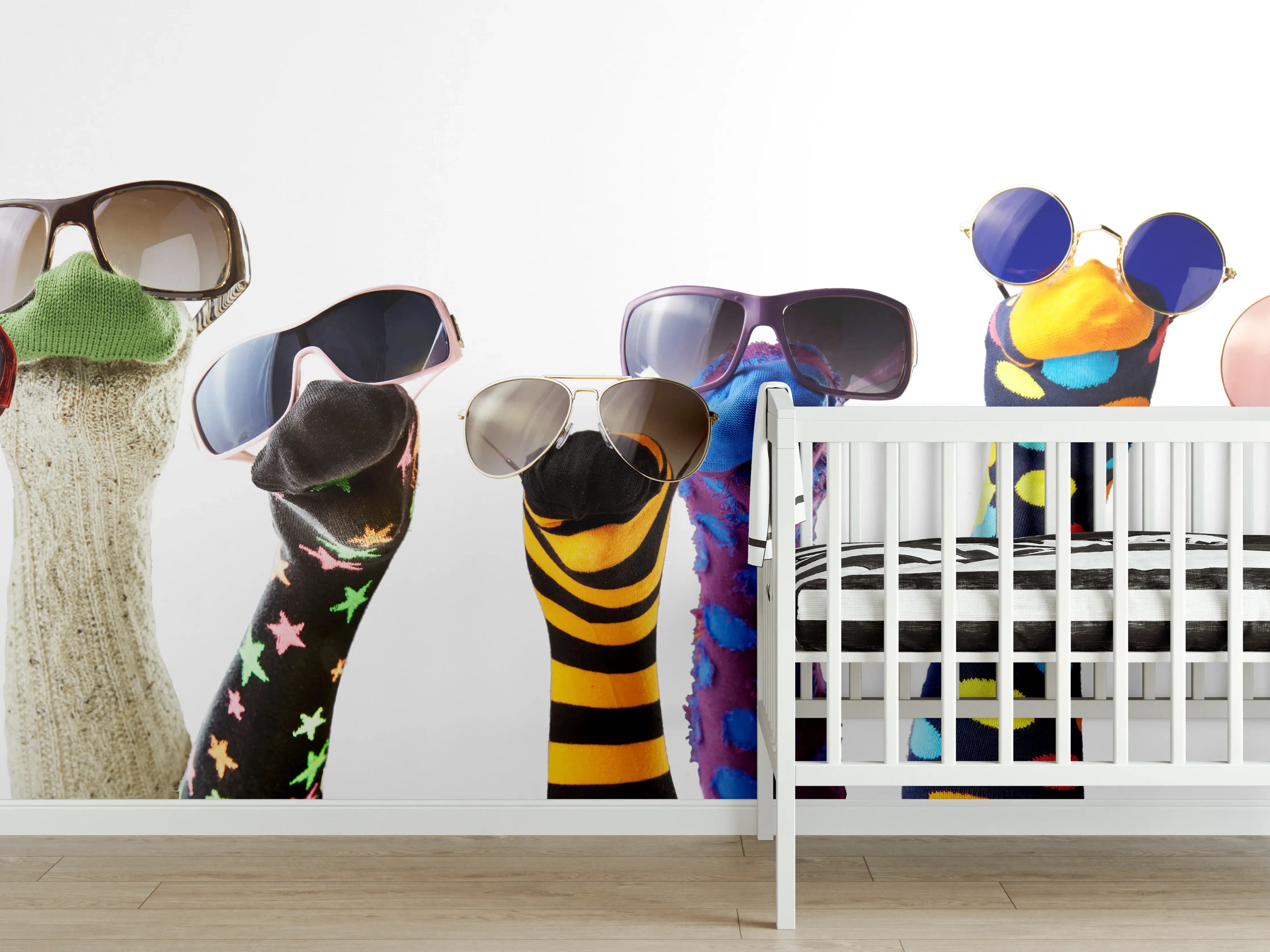 Babyzimmer Wandgestaltung - Sockenpuppen mit Brille