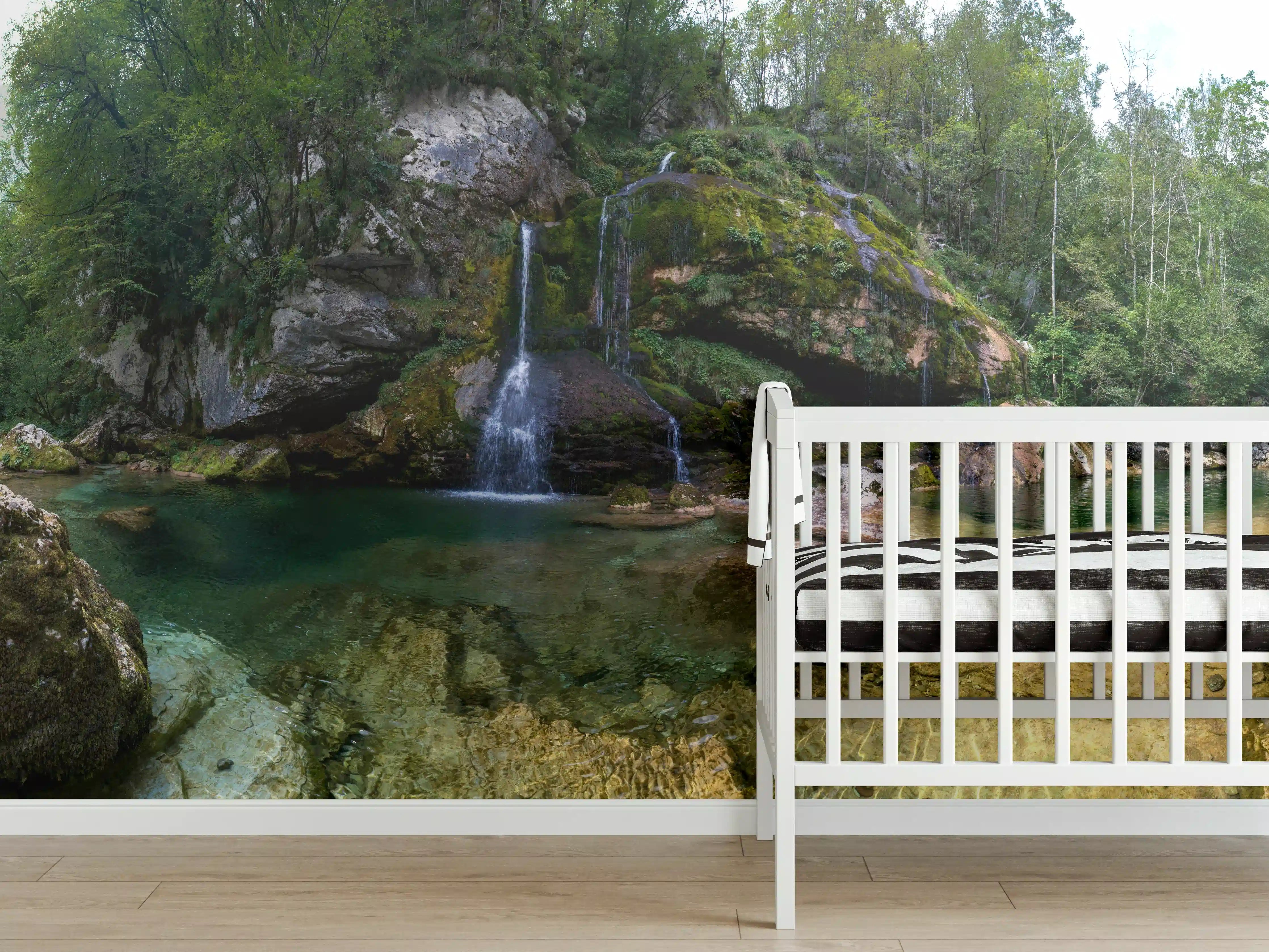 Babyzimmer Wandgestaltung - Sommerliche Atmosphäre in den Slowenischen Alpen
