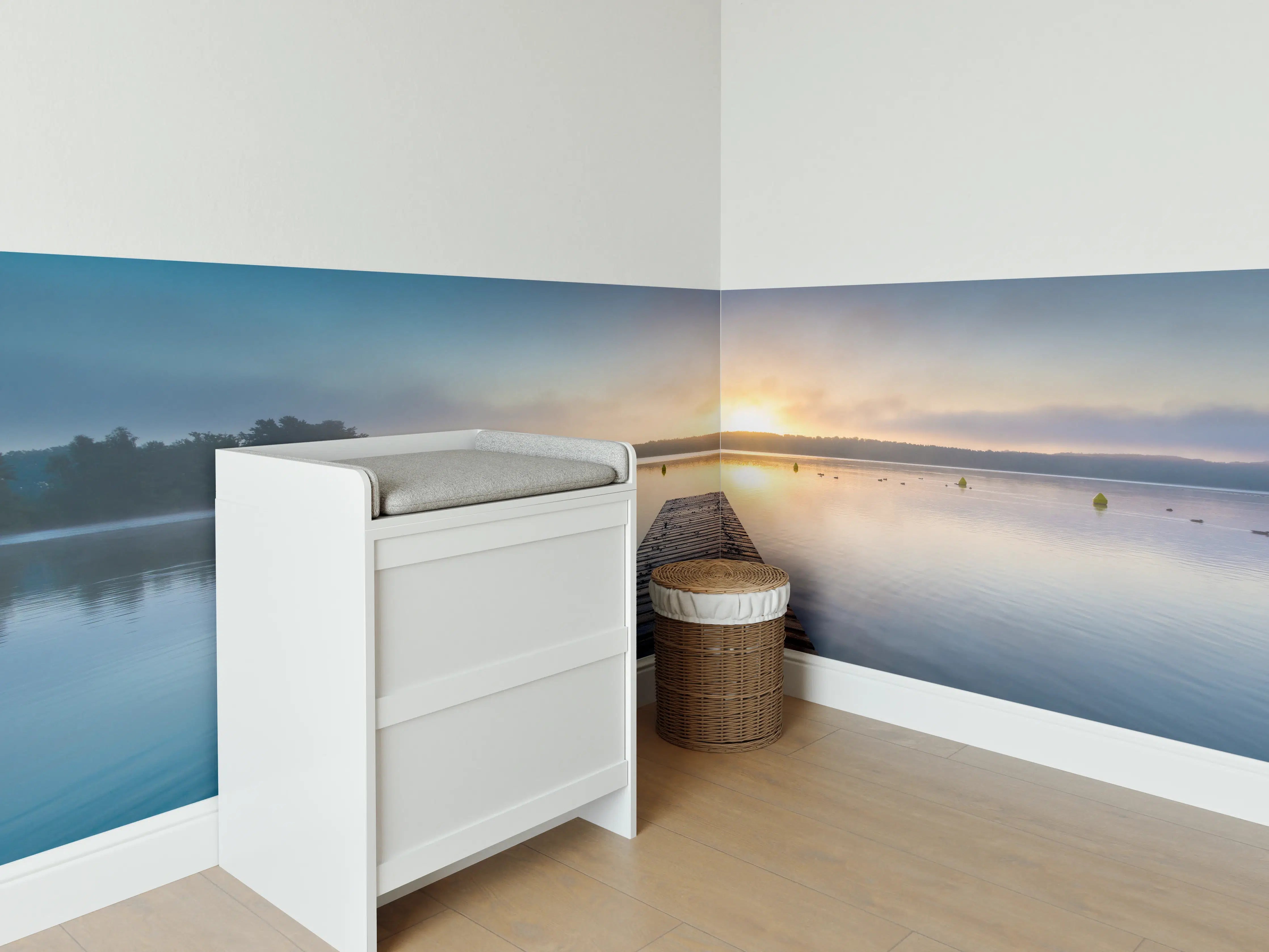 Babyzimmer Wandgestaltung - Sonnenaufgang am See mit Nebel