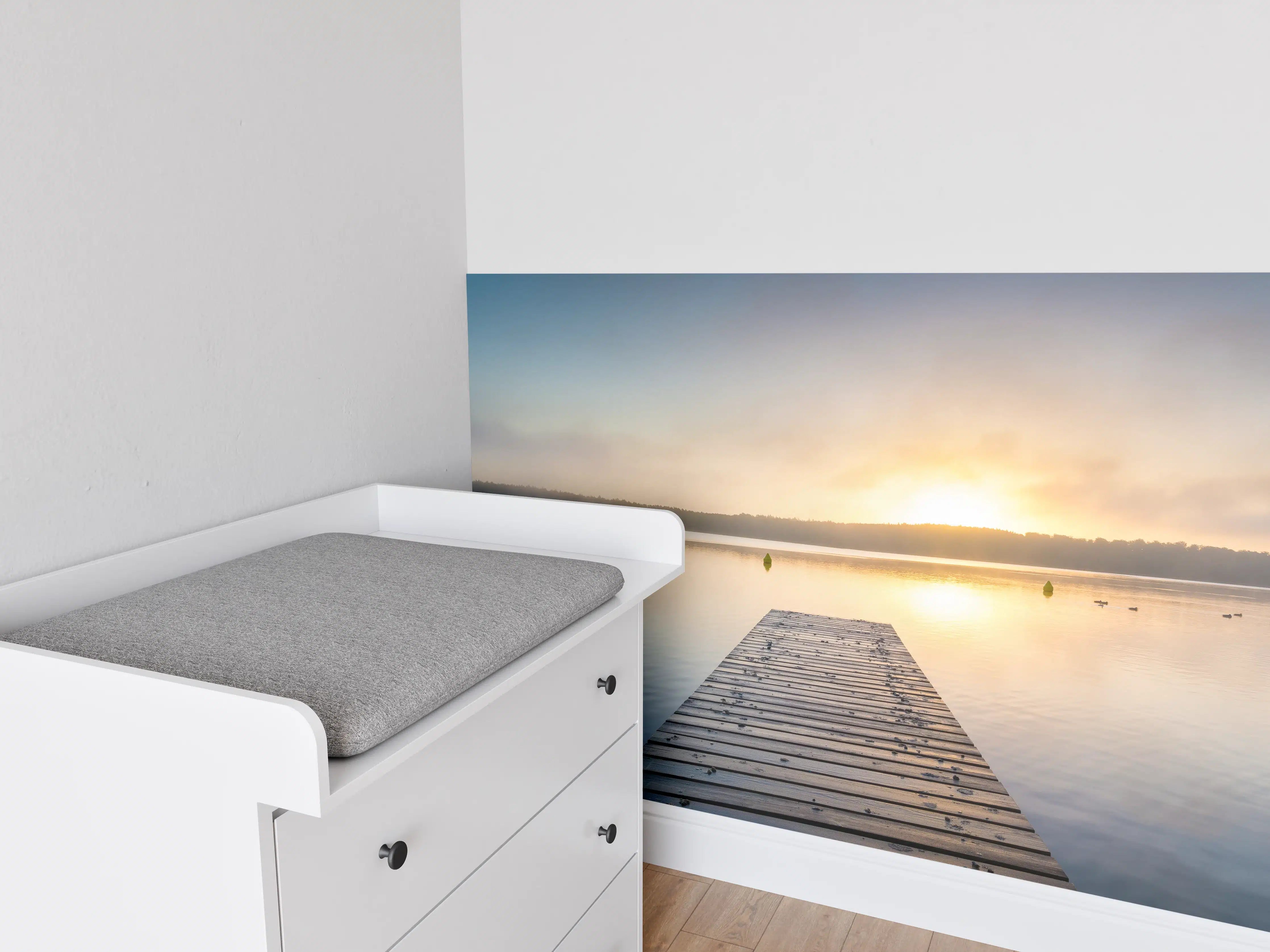 Babyzimmer Wandgestaltung - Sonnenaufgang am See mit Nebel