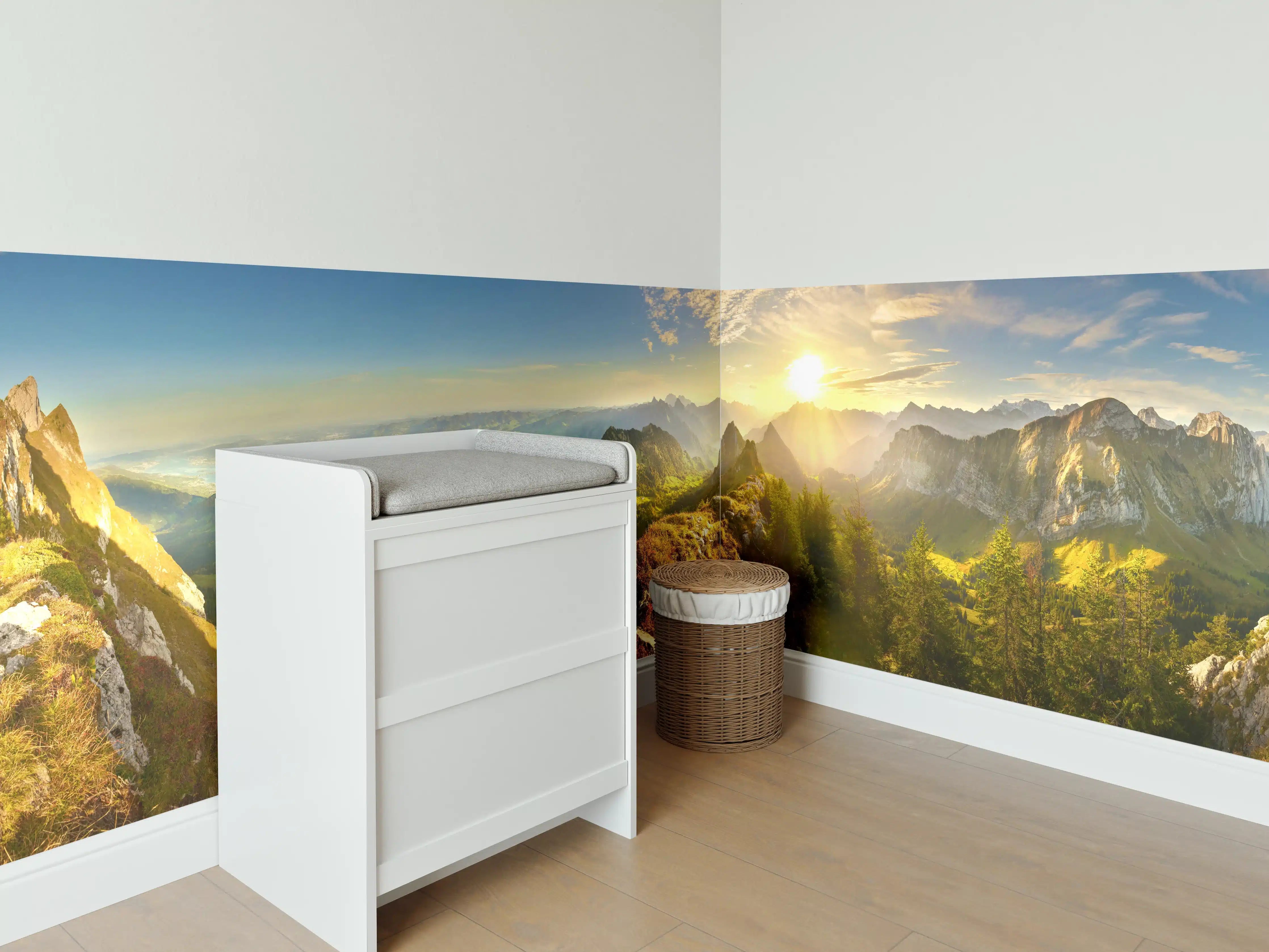Babyzimmer Wandgestaltung - Sonnenaufgang über Schweizer Tal