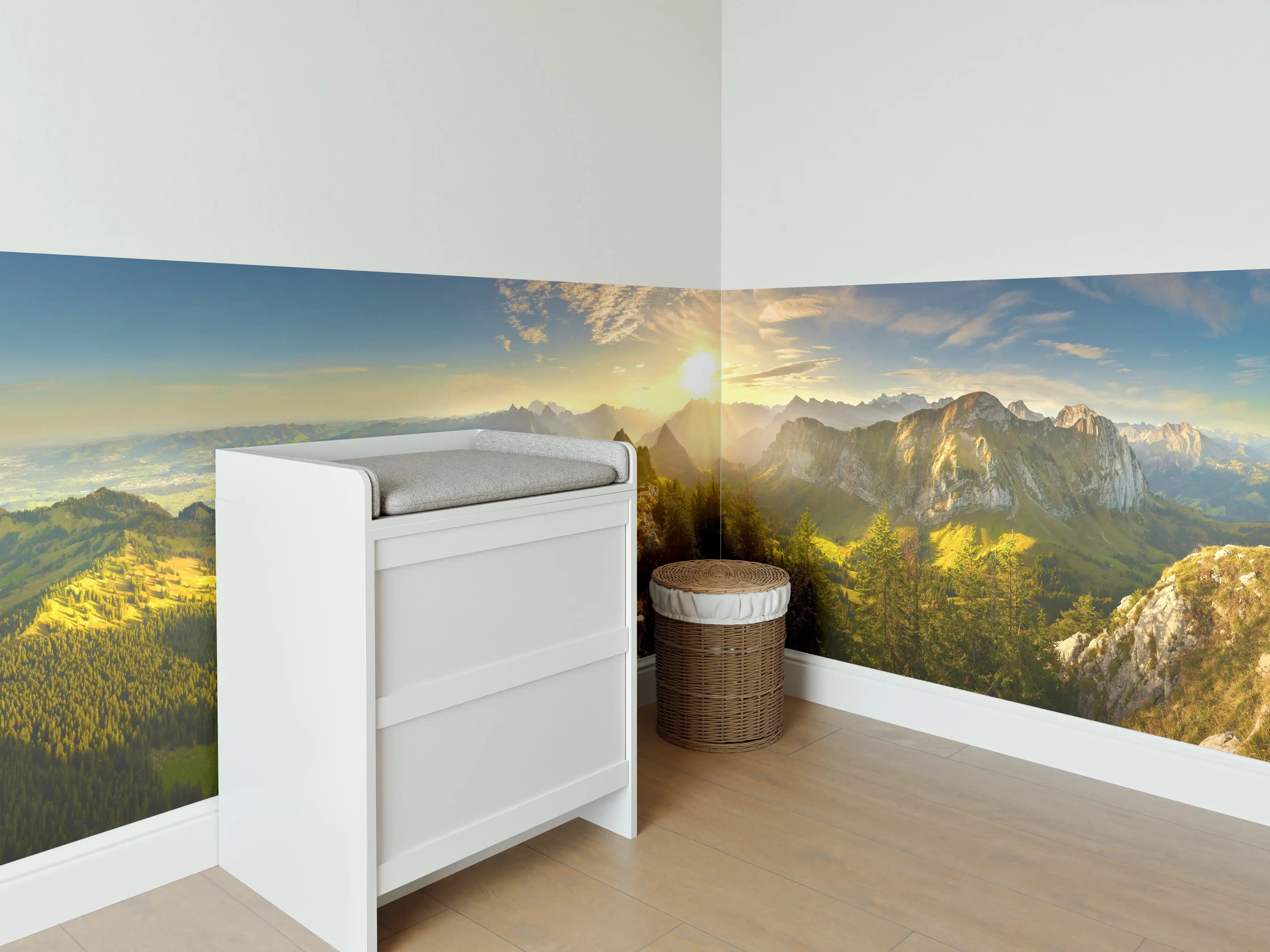 Babyzimmer Wandgestaltung - Sonnenaugang über Schweizer Alpen
