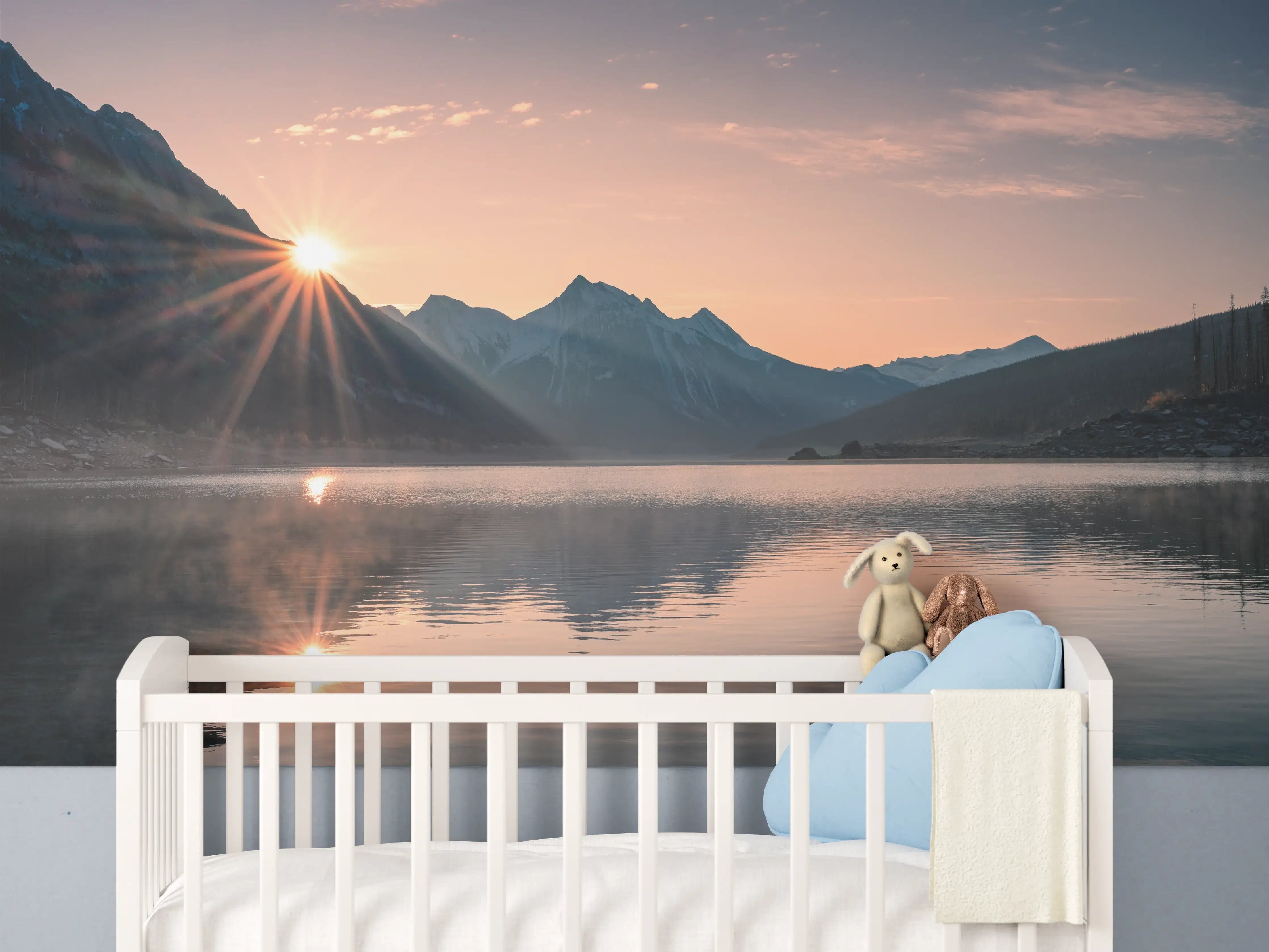Babyzimmer Wandgestaltung - Sonnenstrahlen im Bergnebel