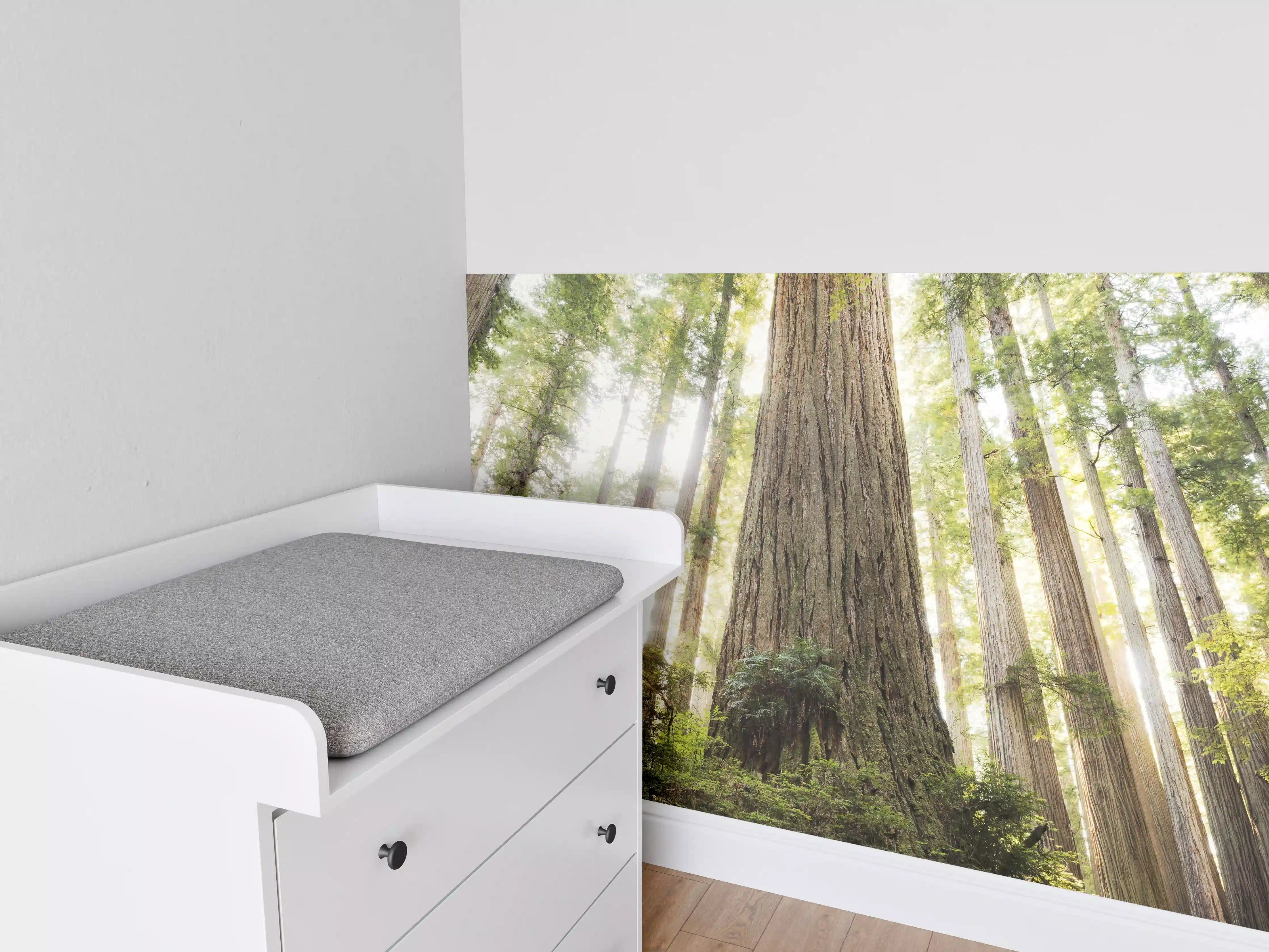 Babyzimmer Wandgestaltung - Sonnenstrahlen im Grünen Wald