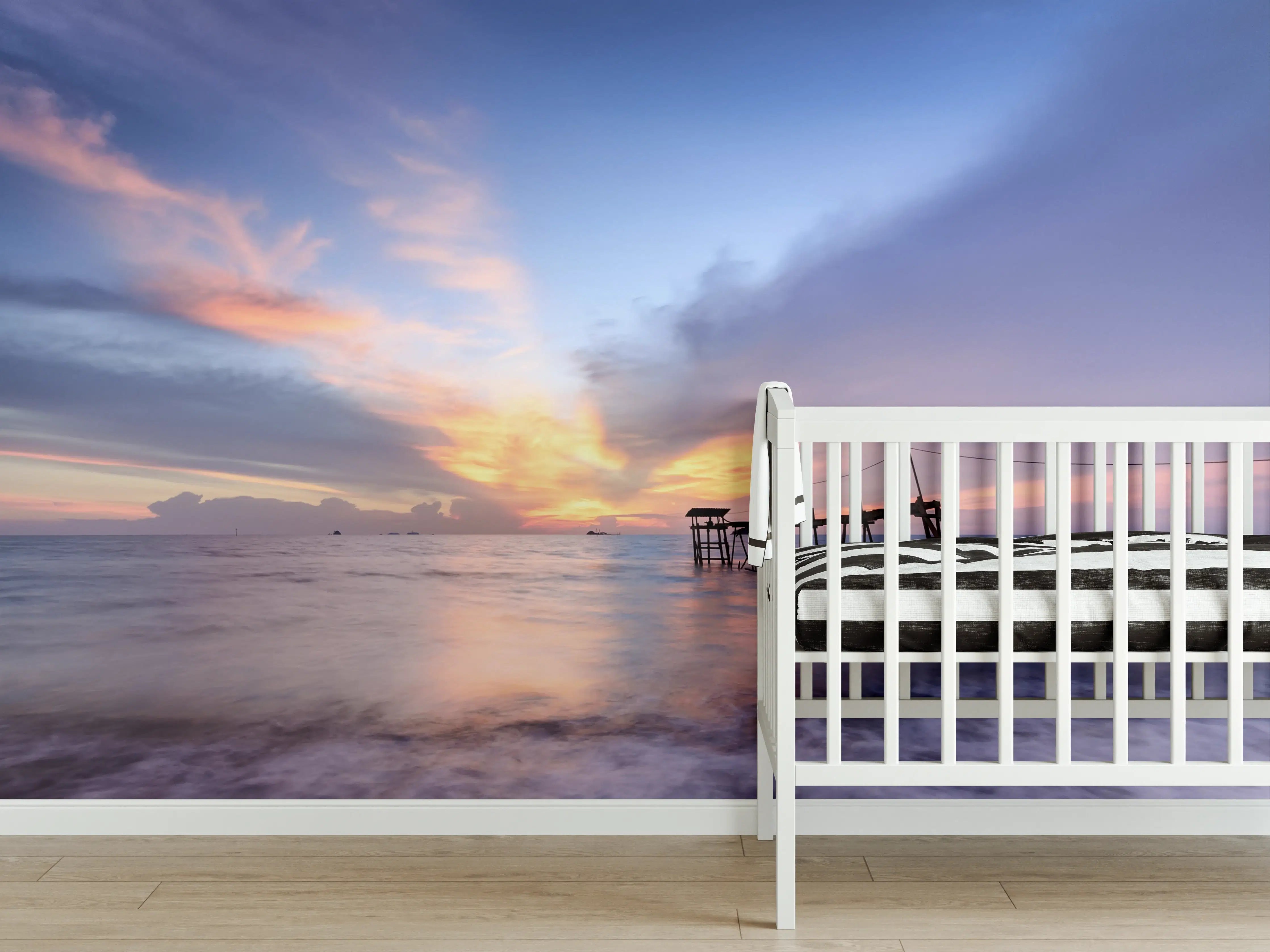Babyzimmer Wandgestaltung - Sonnenuntergang am Strand mit altem Pier