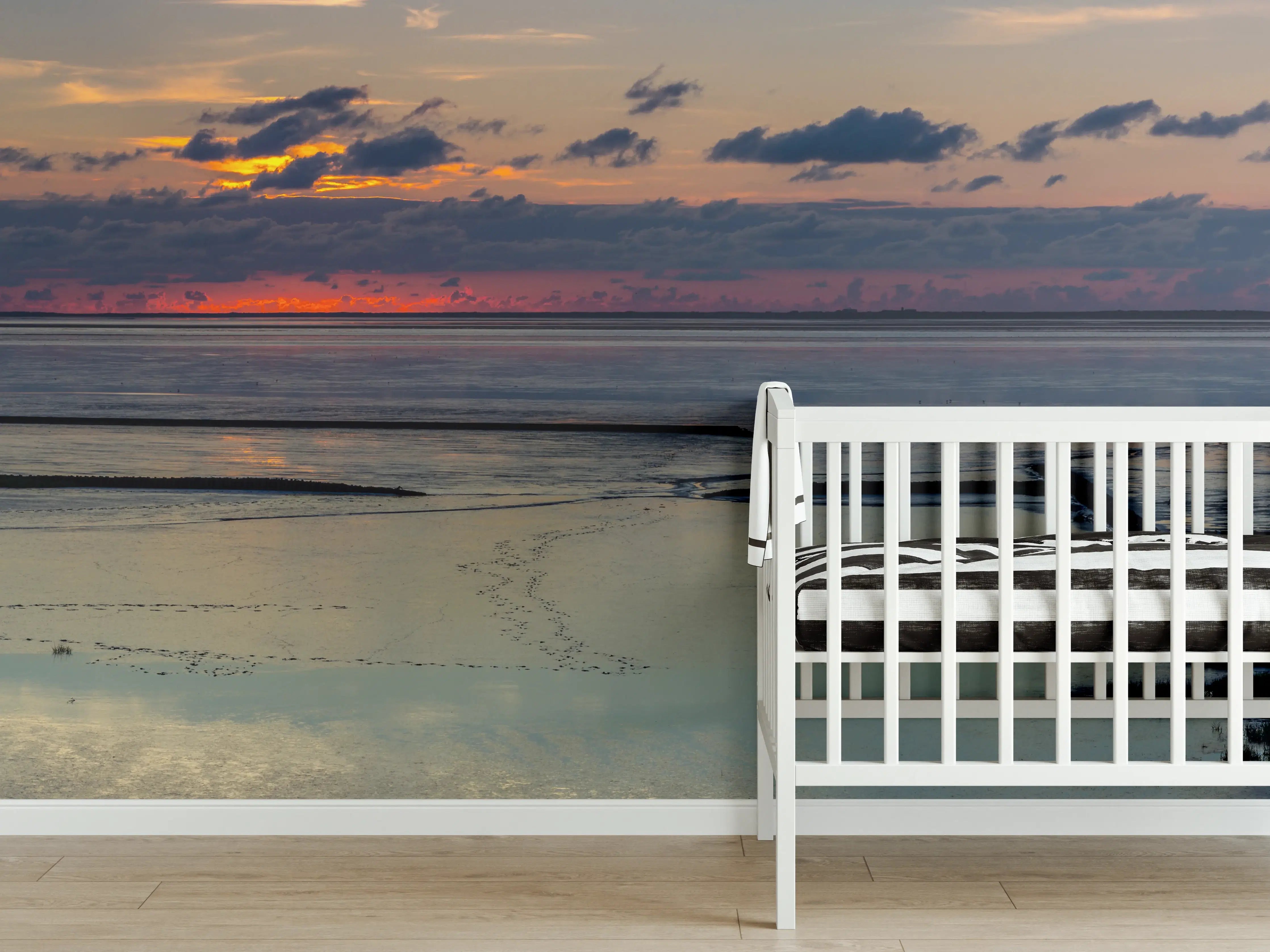 Babyzimmer Wandgestaltung - Sonnenuntergang über ruhigem Wasser