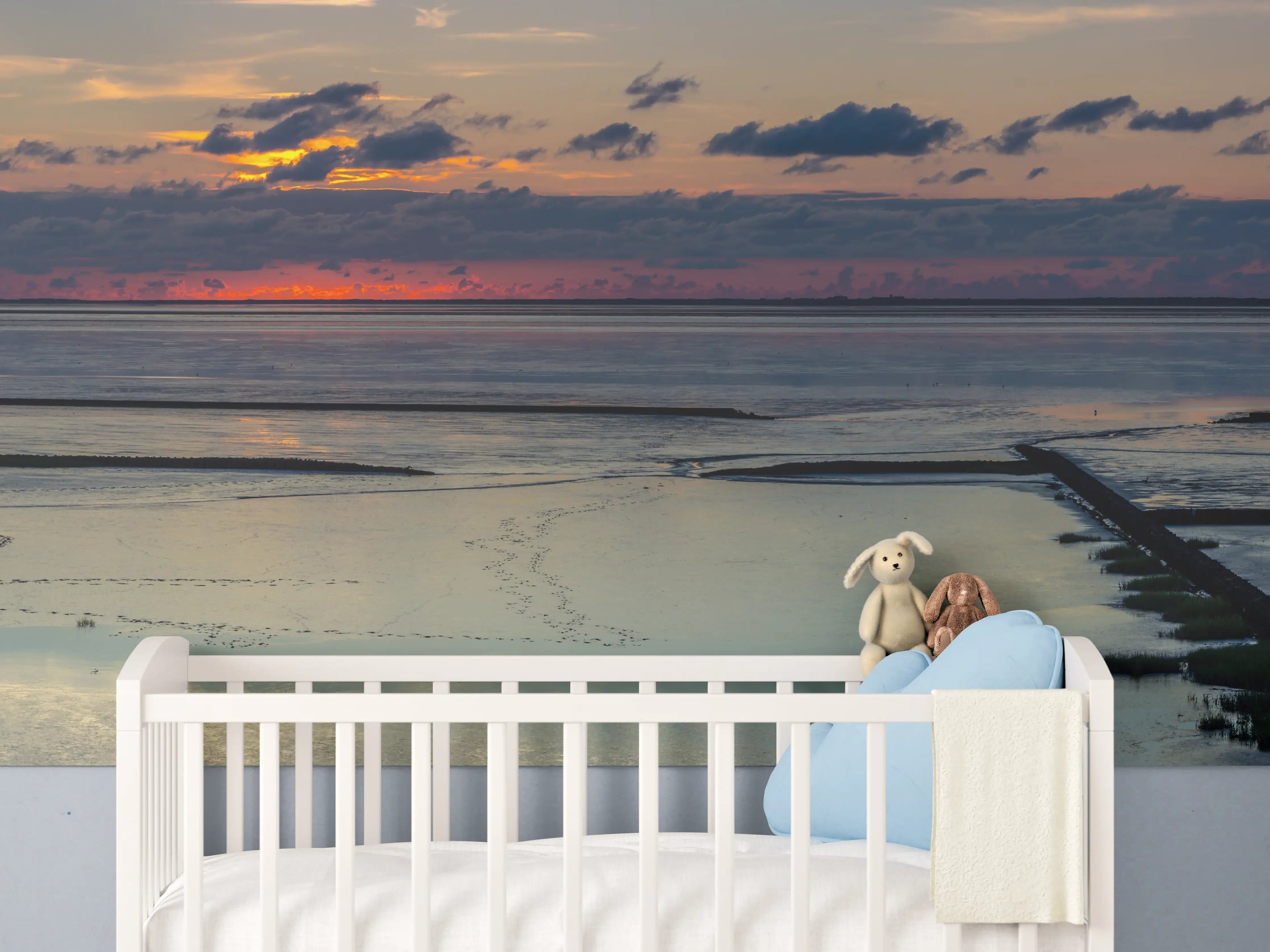 Babyzimmer Wandgestaltung - Sonnenuntergang über ruhigem Wasser