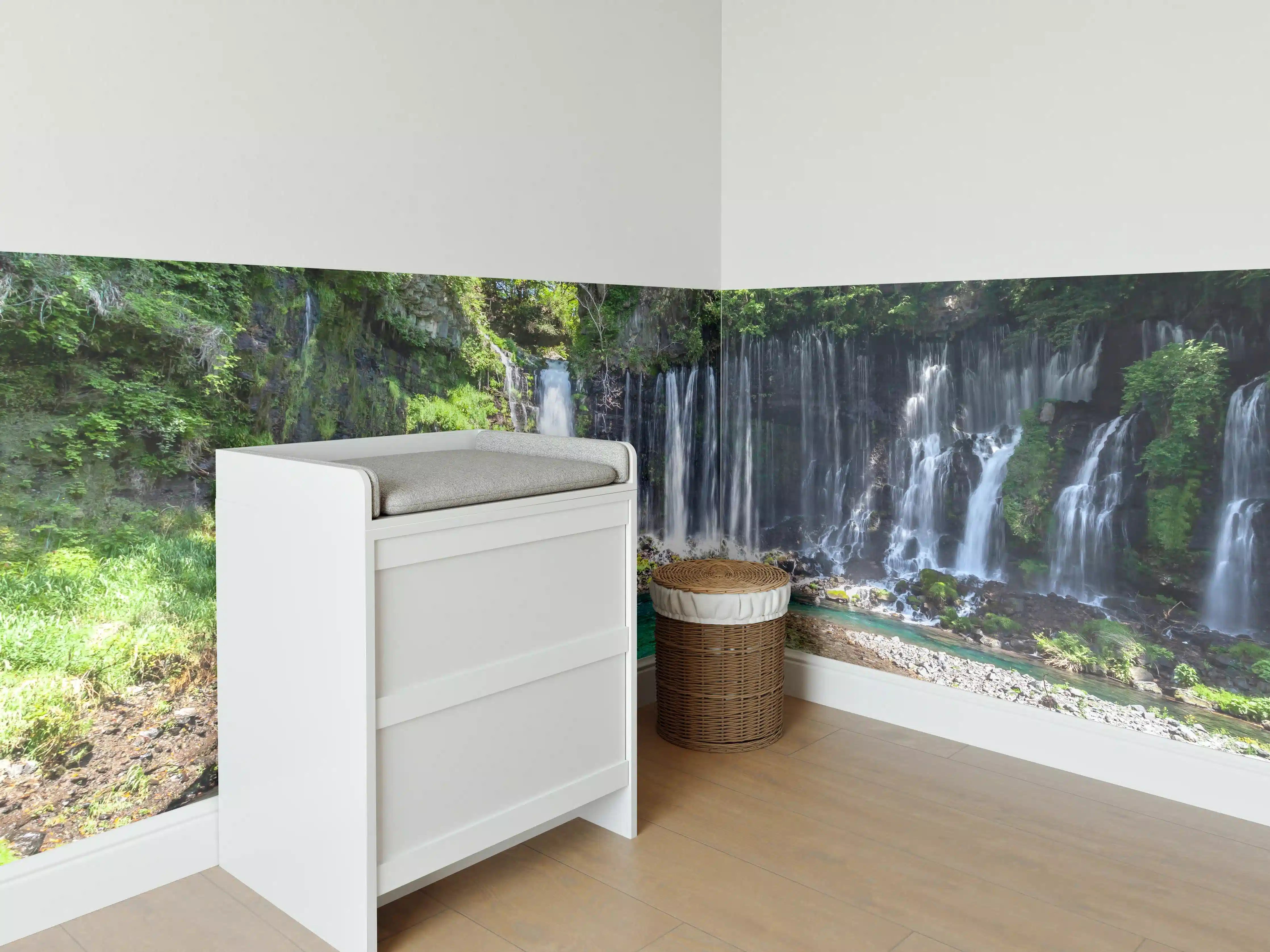Babyzimmer Wandgestaltung - Sonniger Shiraito-Wasserfall