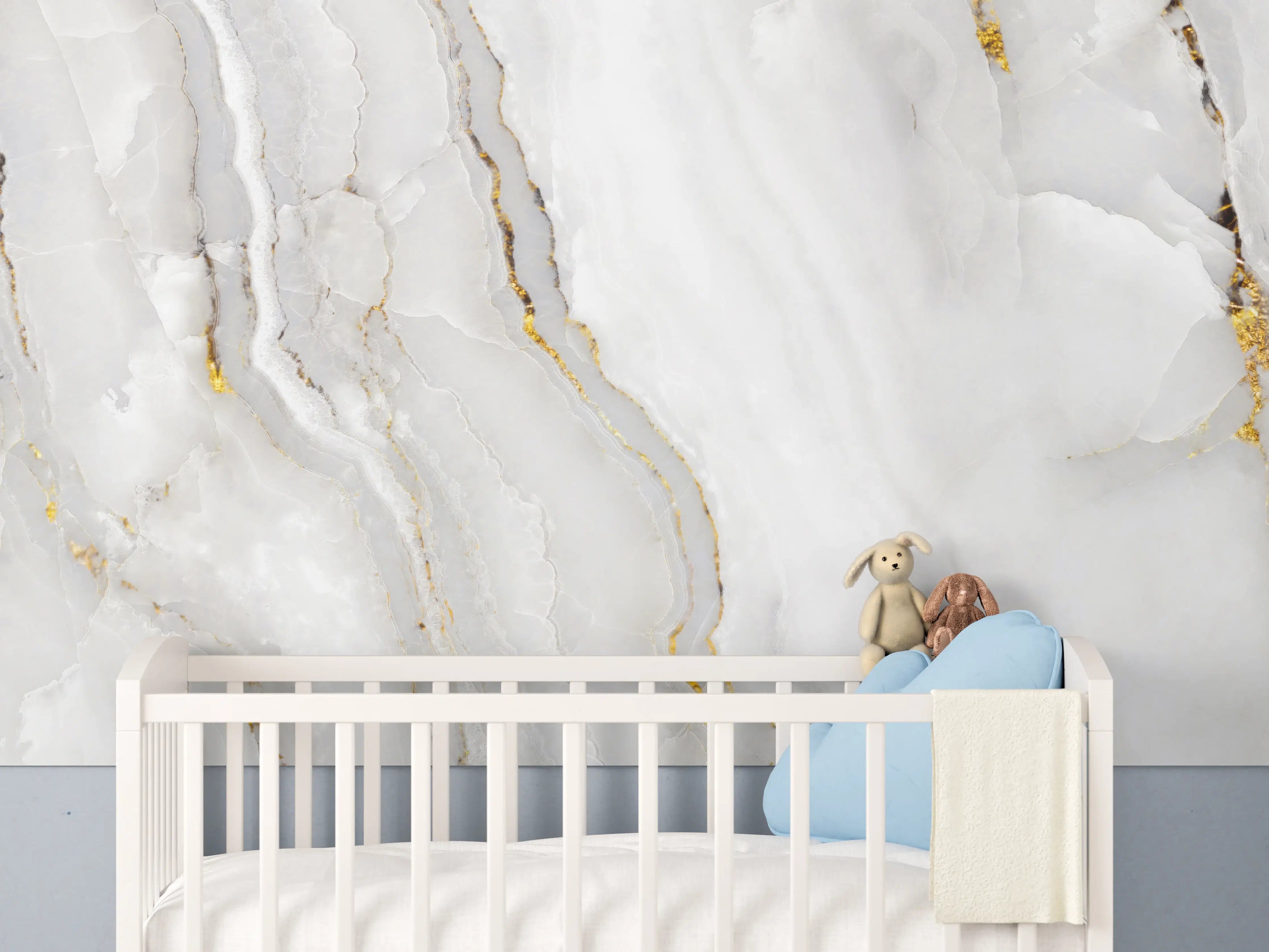 Babyzimmer Wandgestaltung - Statuario Marmor mit goldenen Akzenten