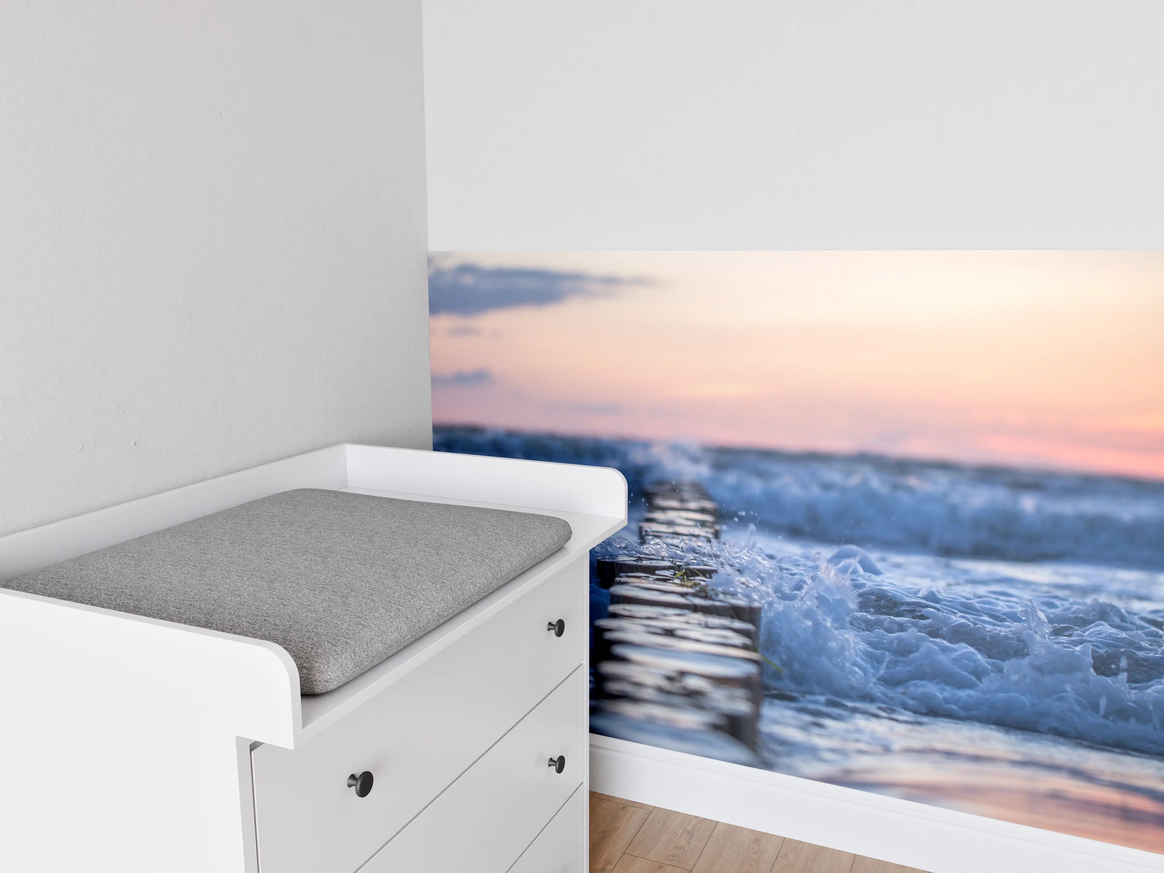Babyzimmer Wandgestaltung - Stimmungsvoller Sonnenuntergang über graublauem Meer