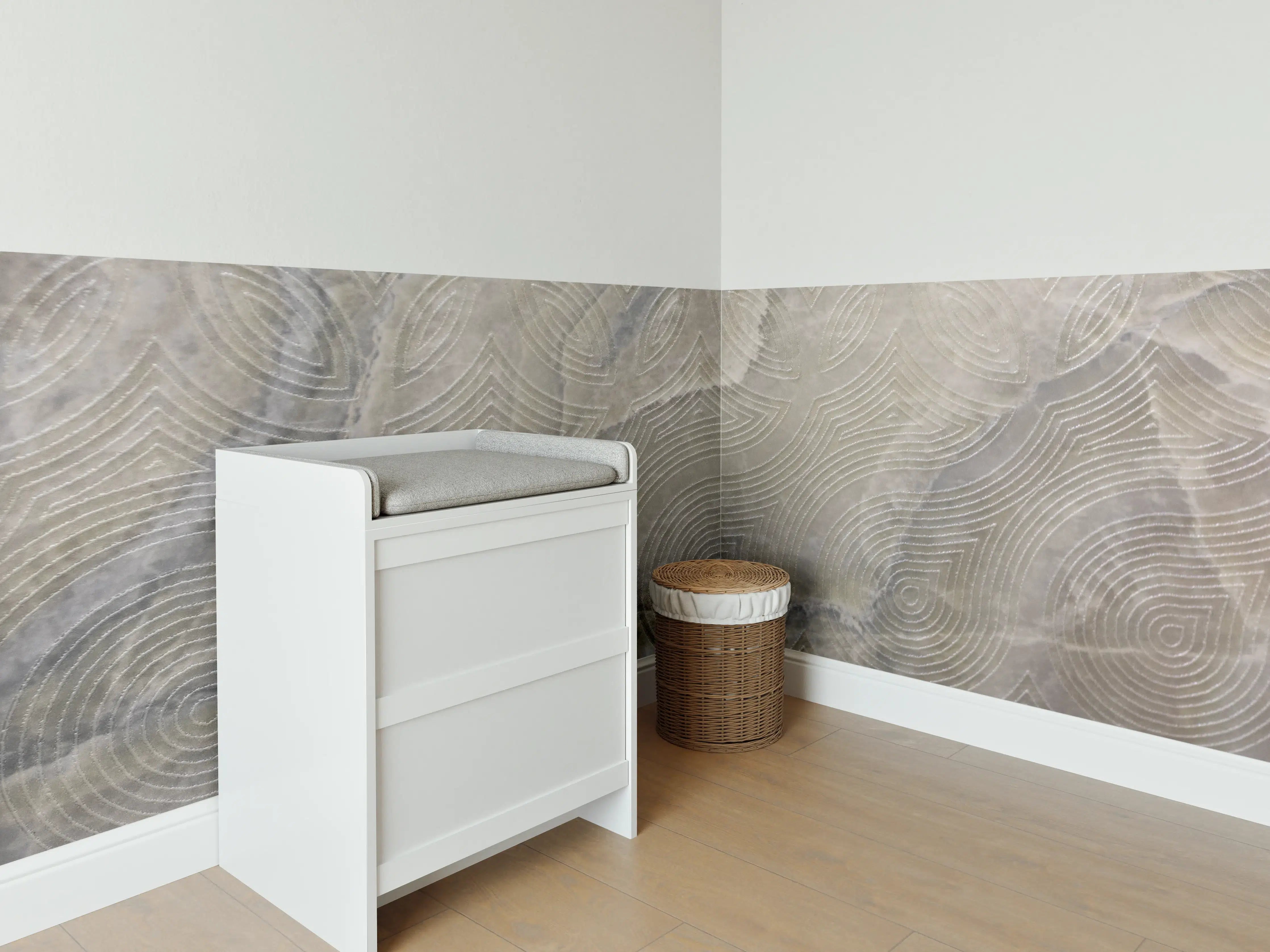 Babyzimmer Wandgestaltung - Strukturierte Graufasermusterung