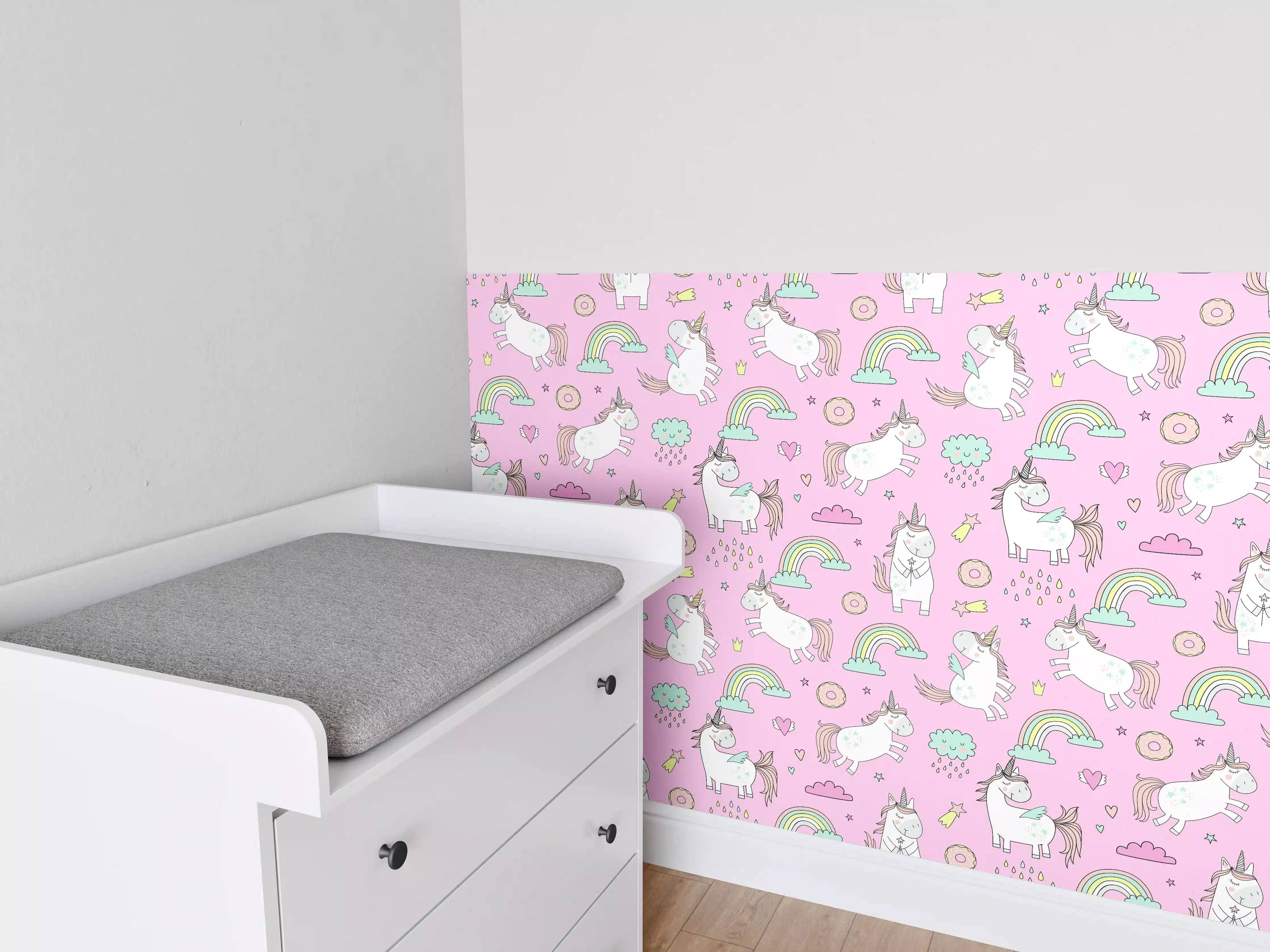 Babyzimmer Wandgestaltung - Süße Einhörner auf pinkem Hintergrund