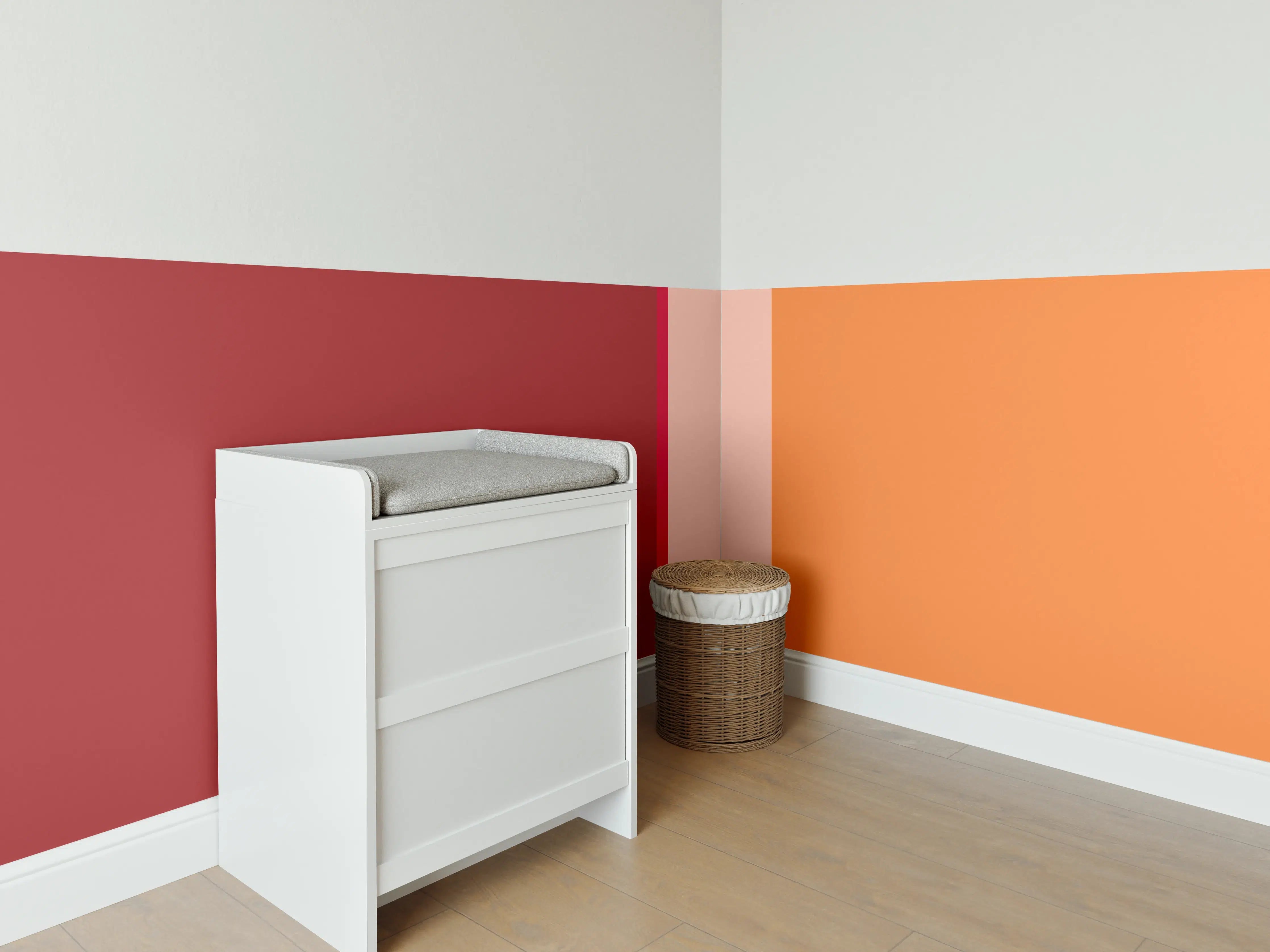 Babyzimmer Wandgestaltung - The Reds - Vertical - Sangria