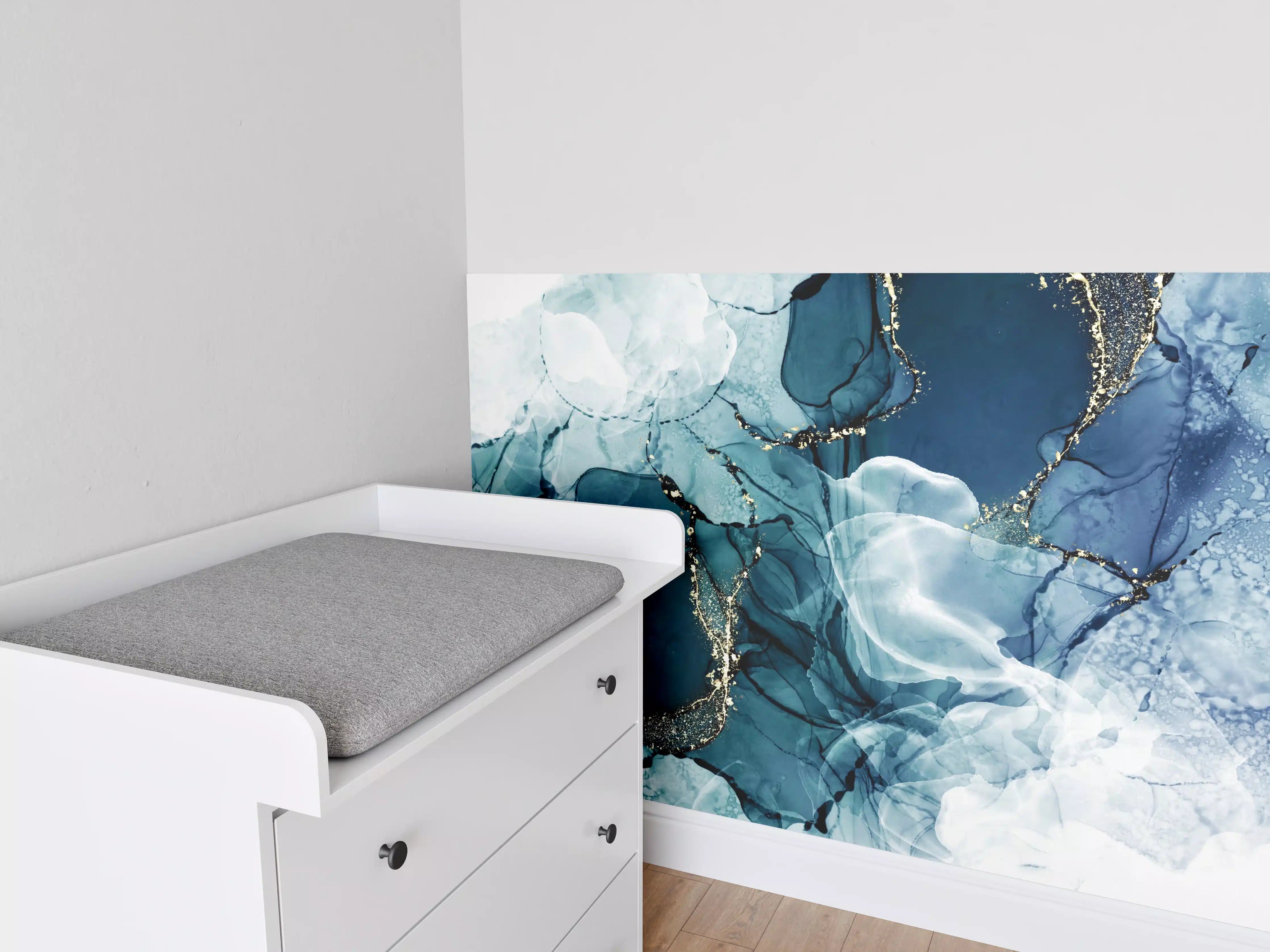 Babyzimmer Wandgestaltung - Tiefblaues Fluid-Art Design