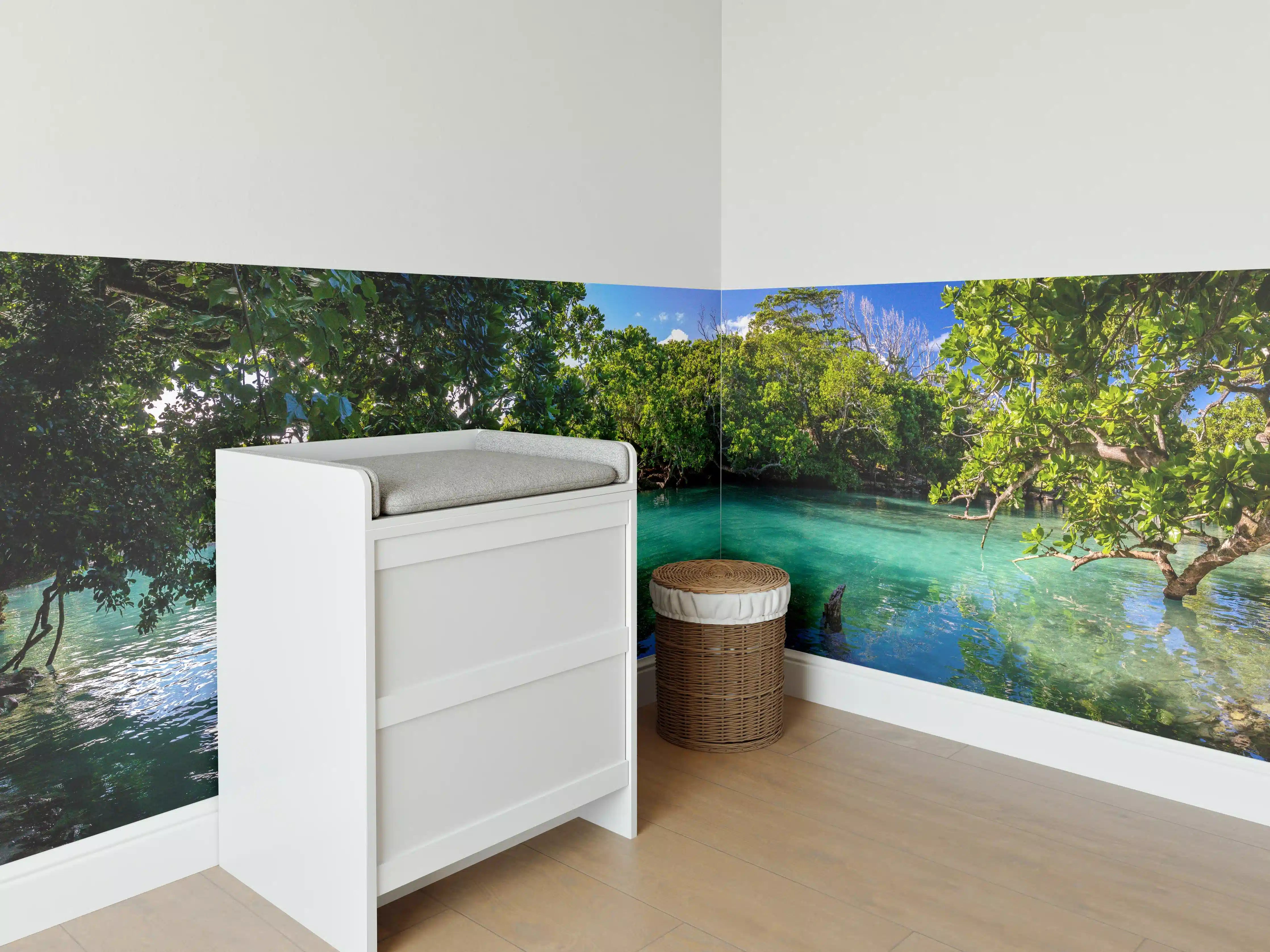 Babyzimmer Wandgestaltung - Traumhafter See im Wald - Indonesien