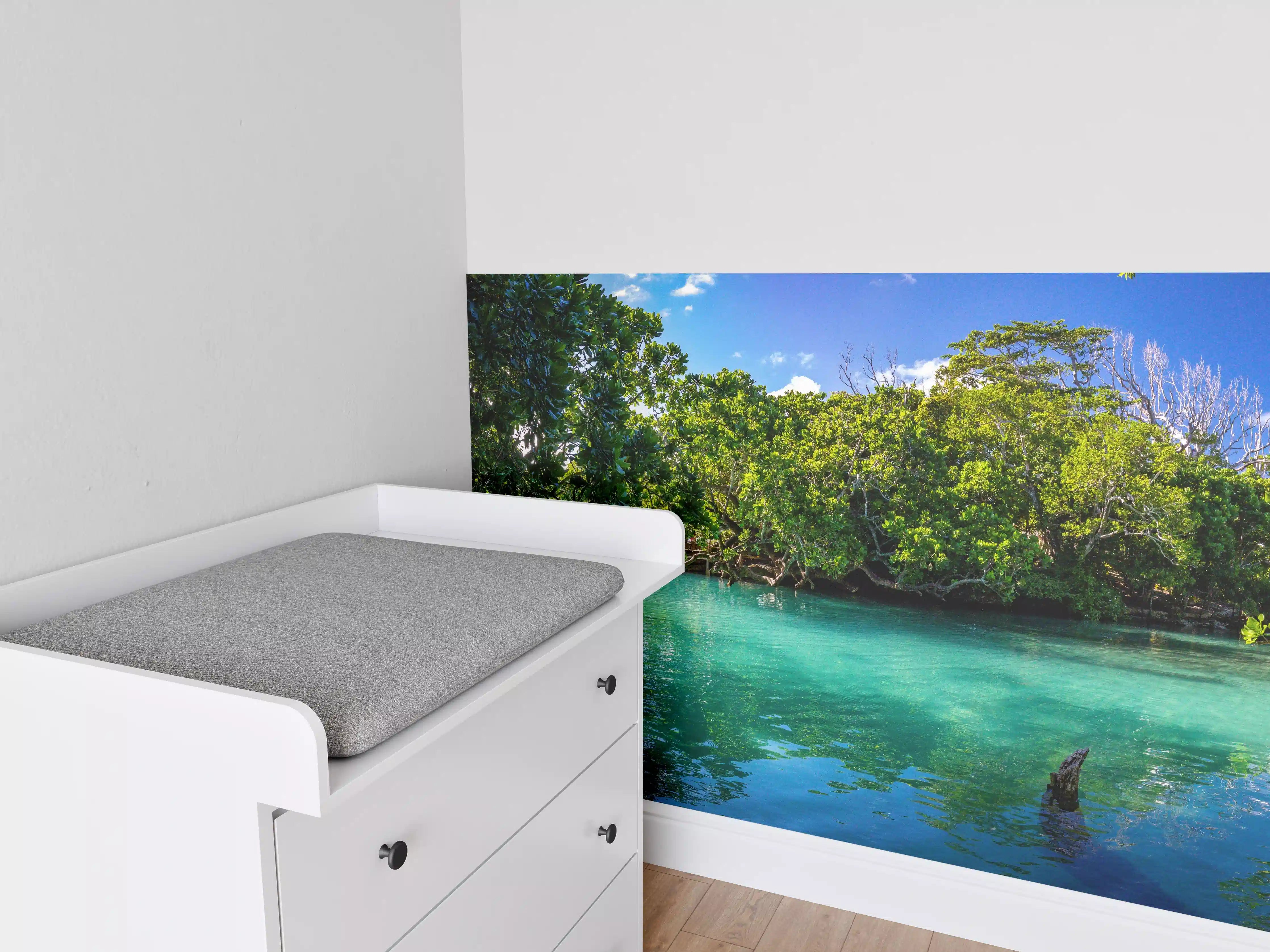 Babyzimmer Wandgestaltung - Traumhafter See im Wald - Indonesien