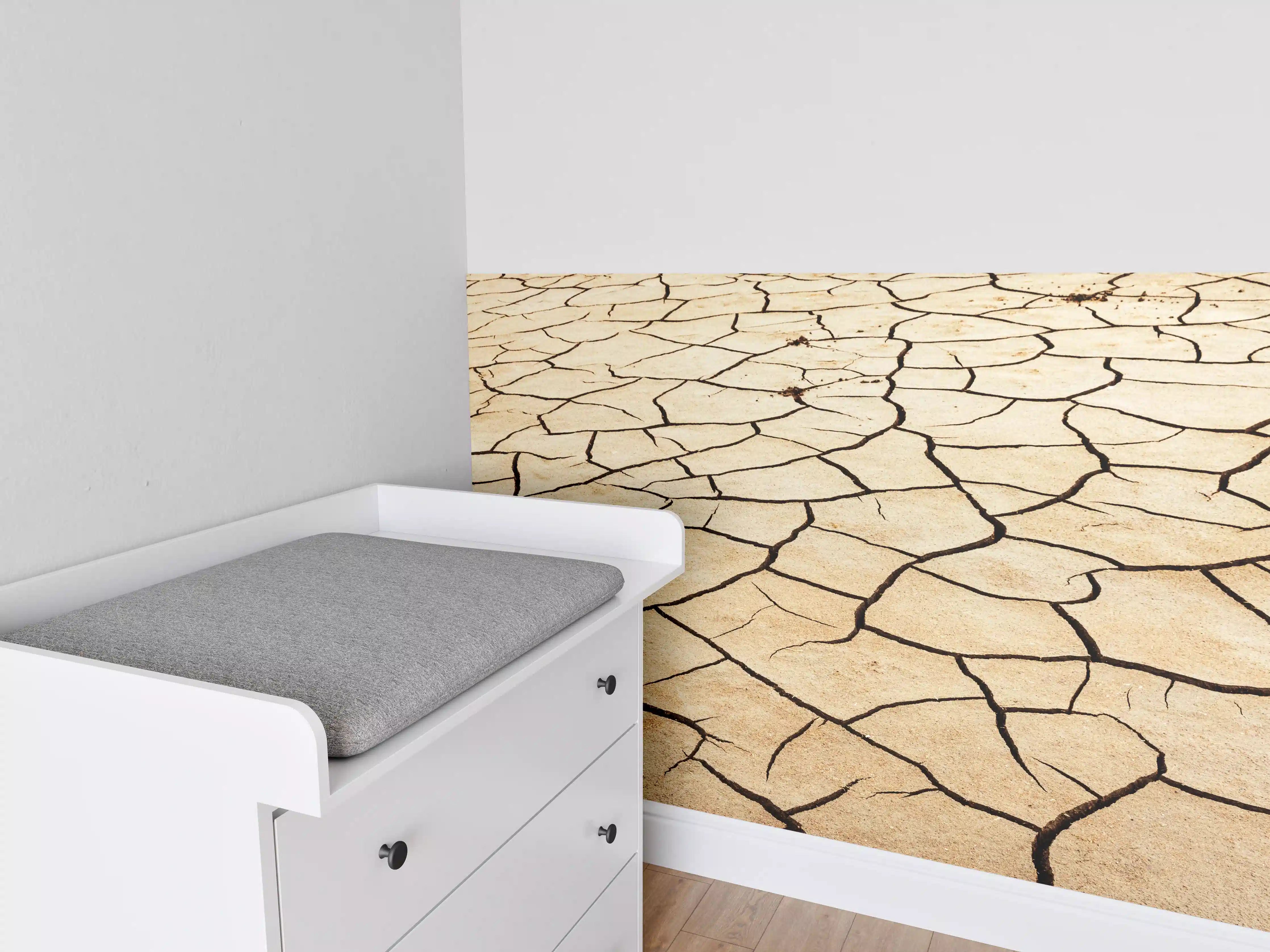 Babyzimmer Wandgestaltung - Trockener Boden mit Rissen